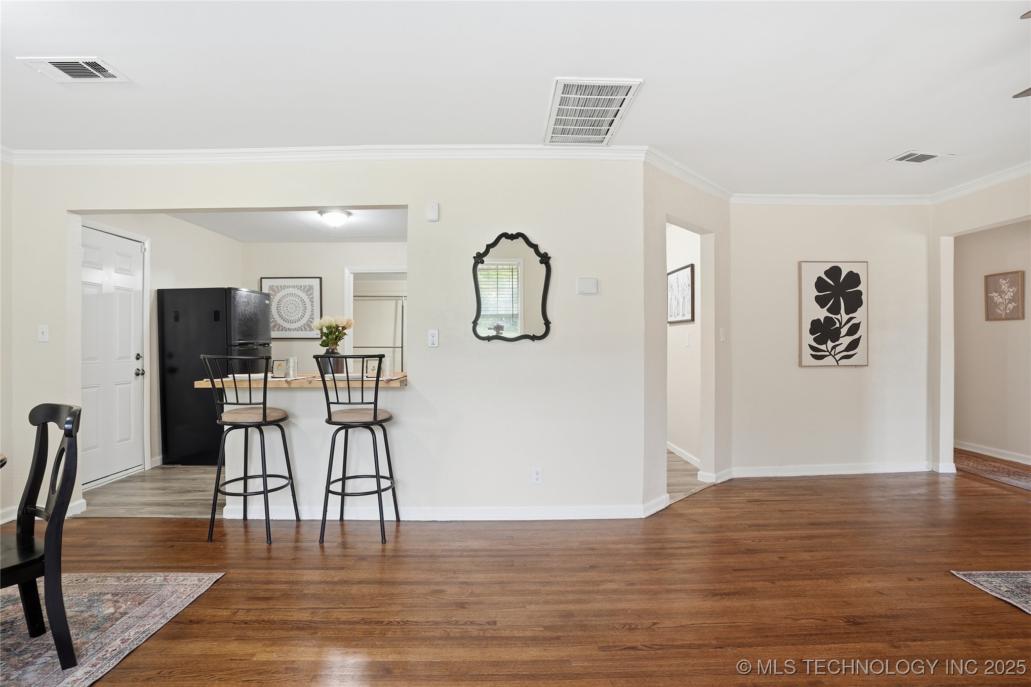 725 S Lakewood Avenue Property Photo 8