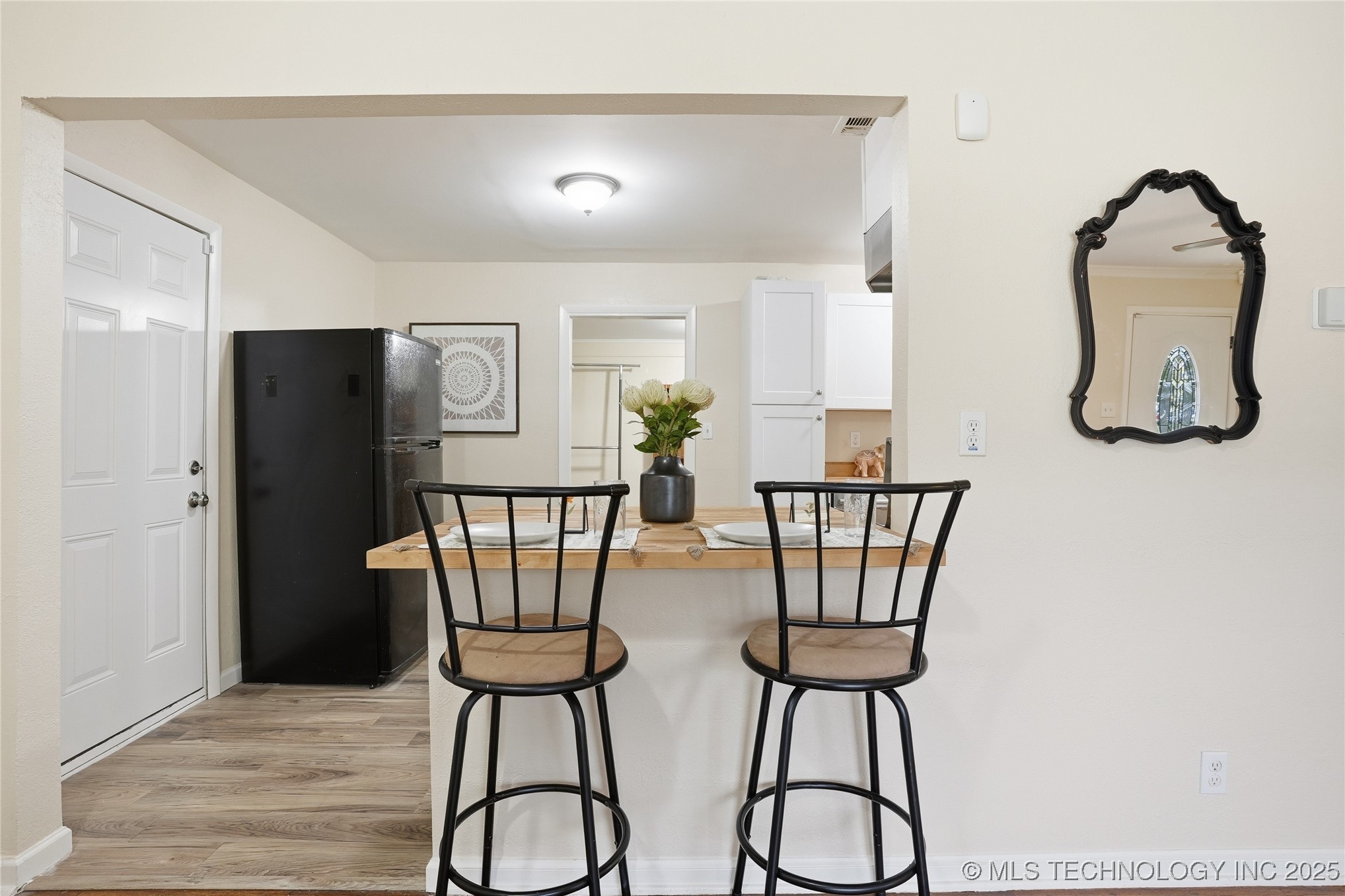 725 S Lakewood Avenue Property Photo 10