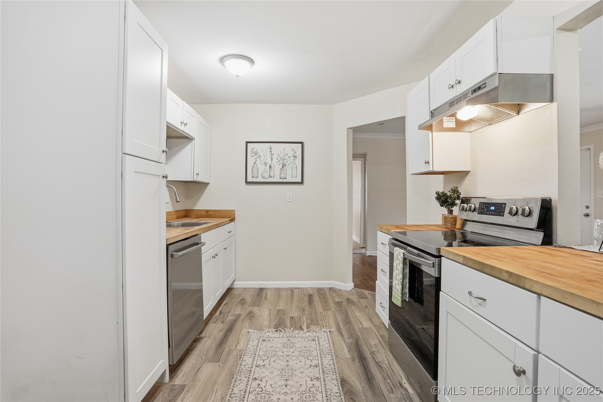 725 S Lakewood Avenue Property Photo 13