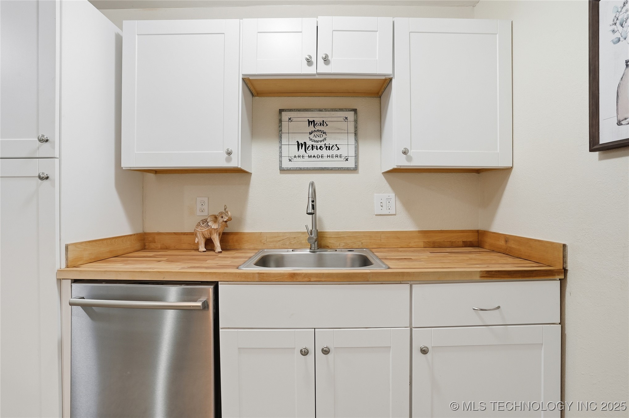 725 S Lakewood Avenue Property Photo 15