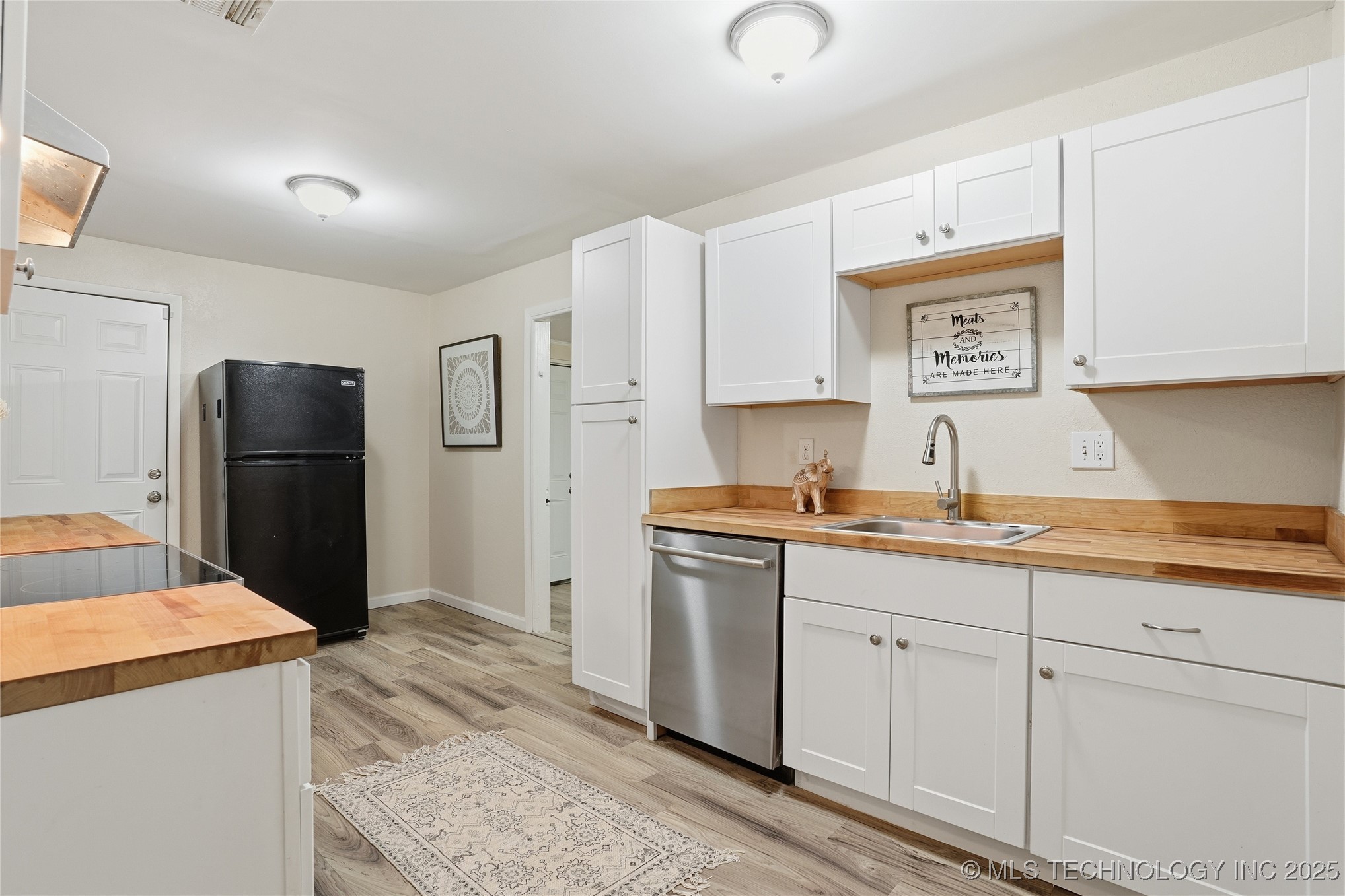 725 S Lakewood Avenue Property Photo 16