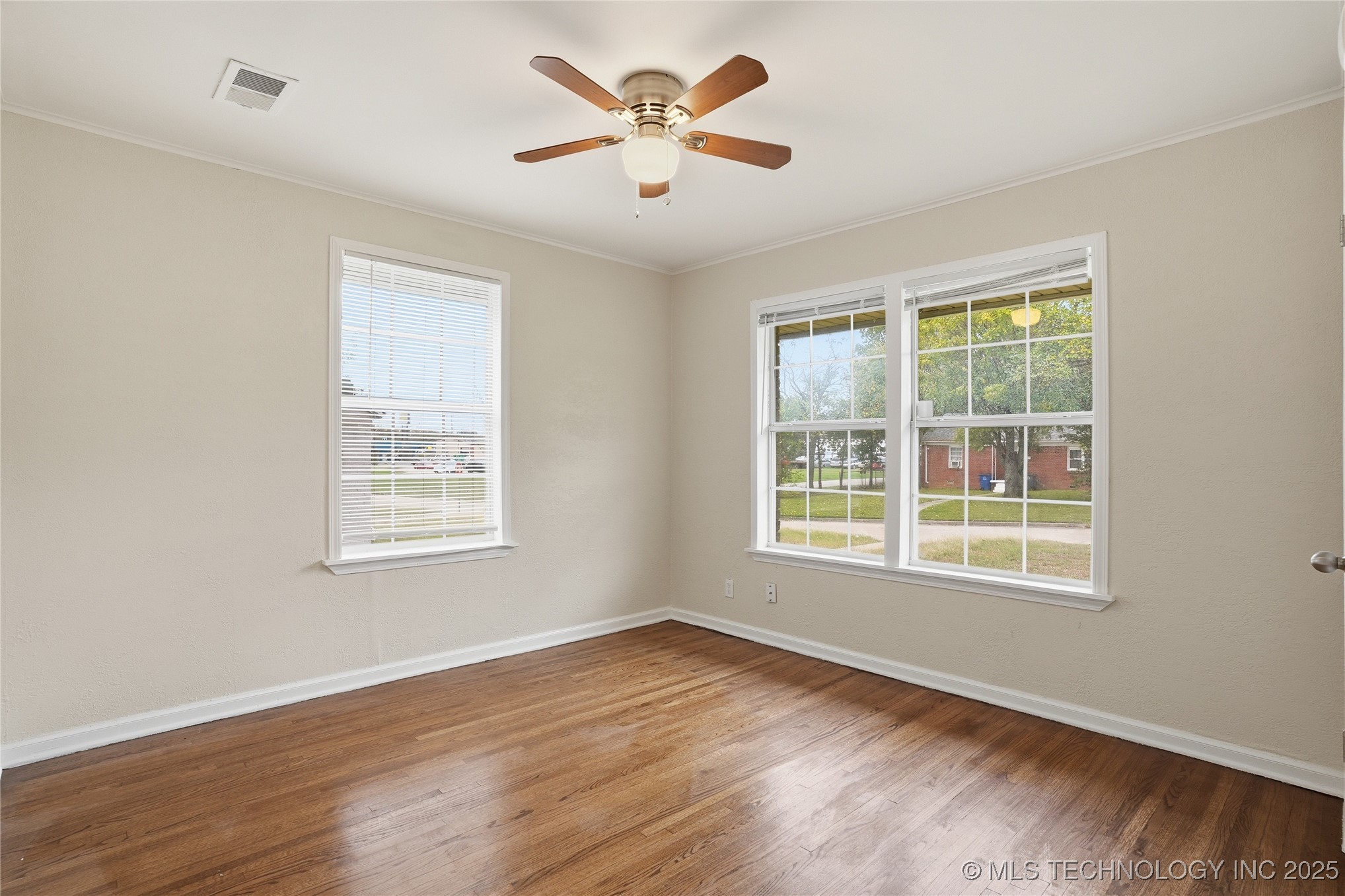 725 S Lakewood Avenue Property Photo 17