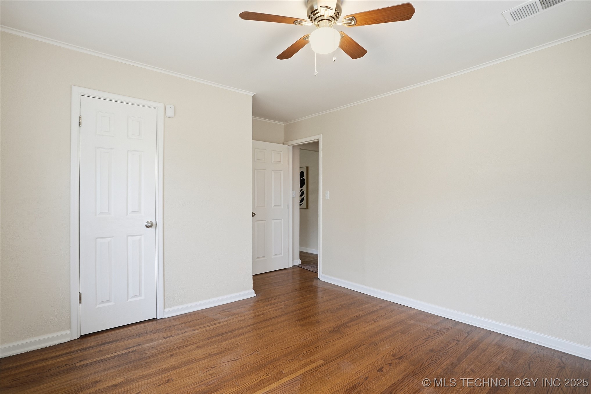 725 S Lakewood Avenue Property Photo 18