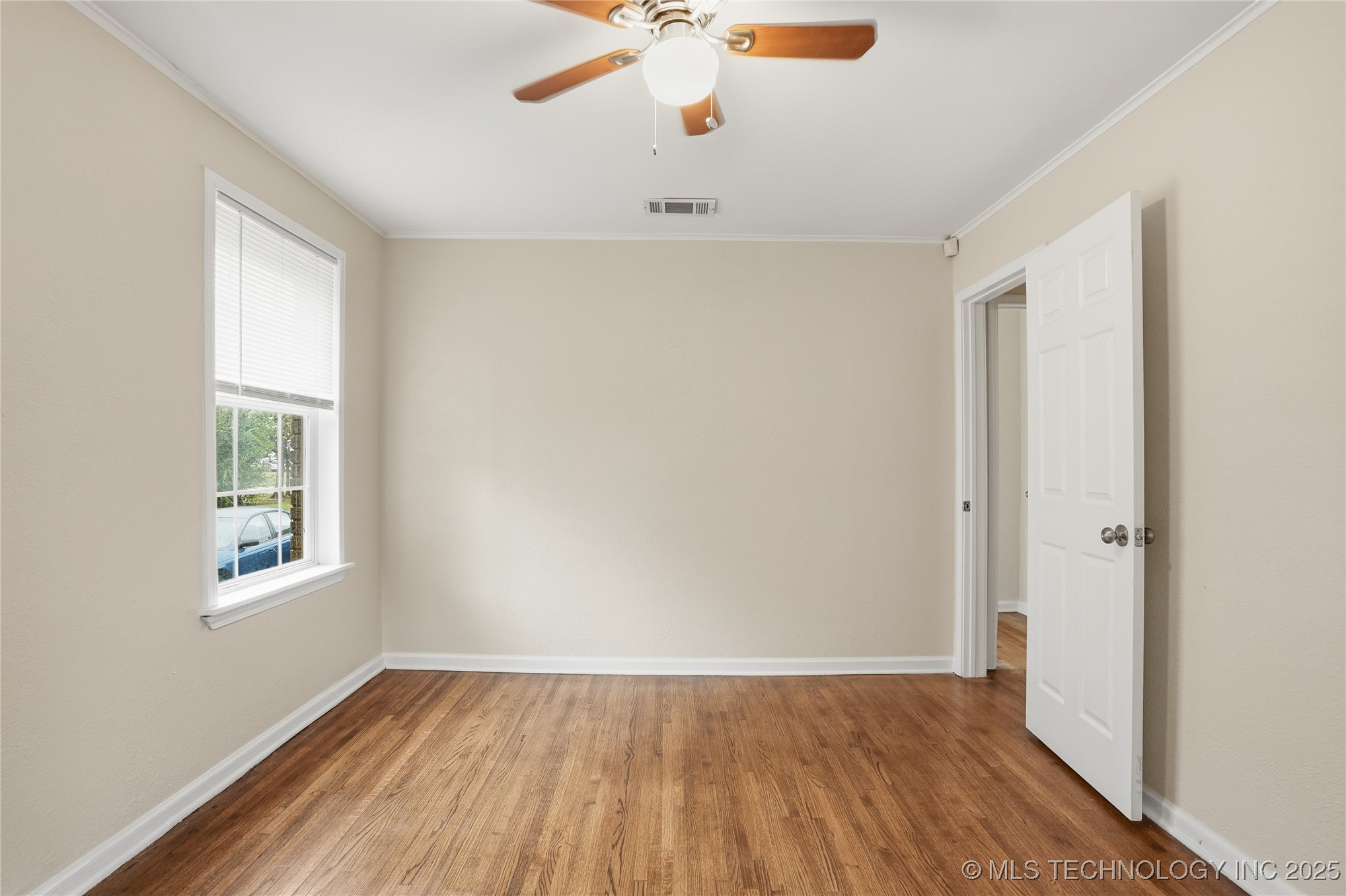 725 S Lakewood Avenue Property Photo 20