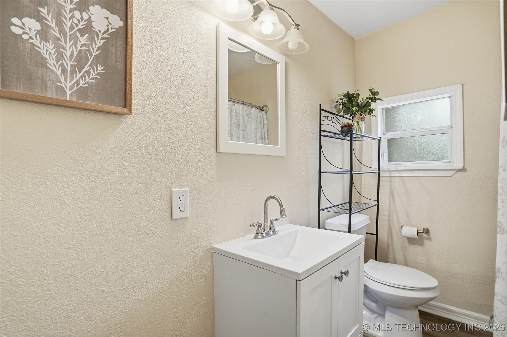 725 S Lakewood Avenue Property Photo 21