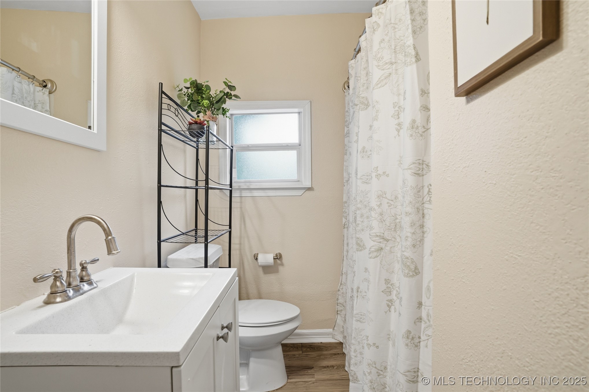 725 S Lakewood Avenue Property Photo 22