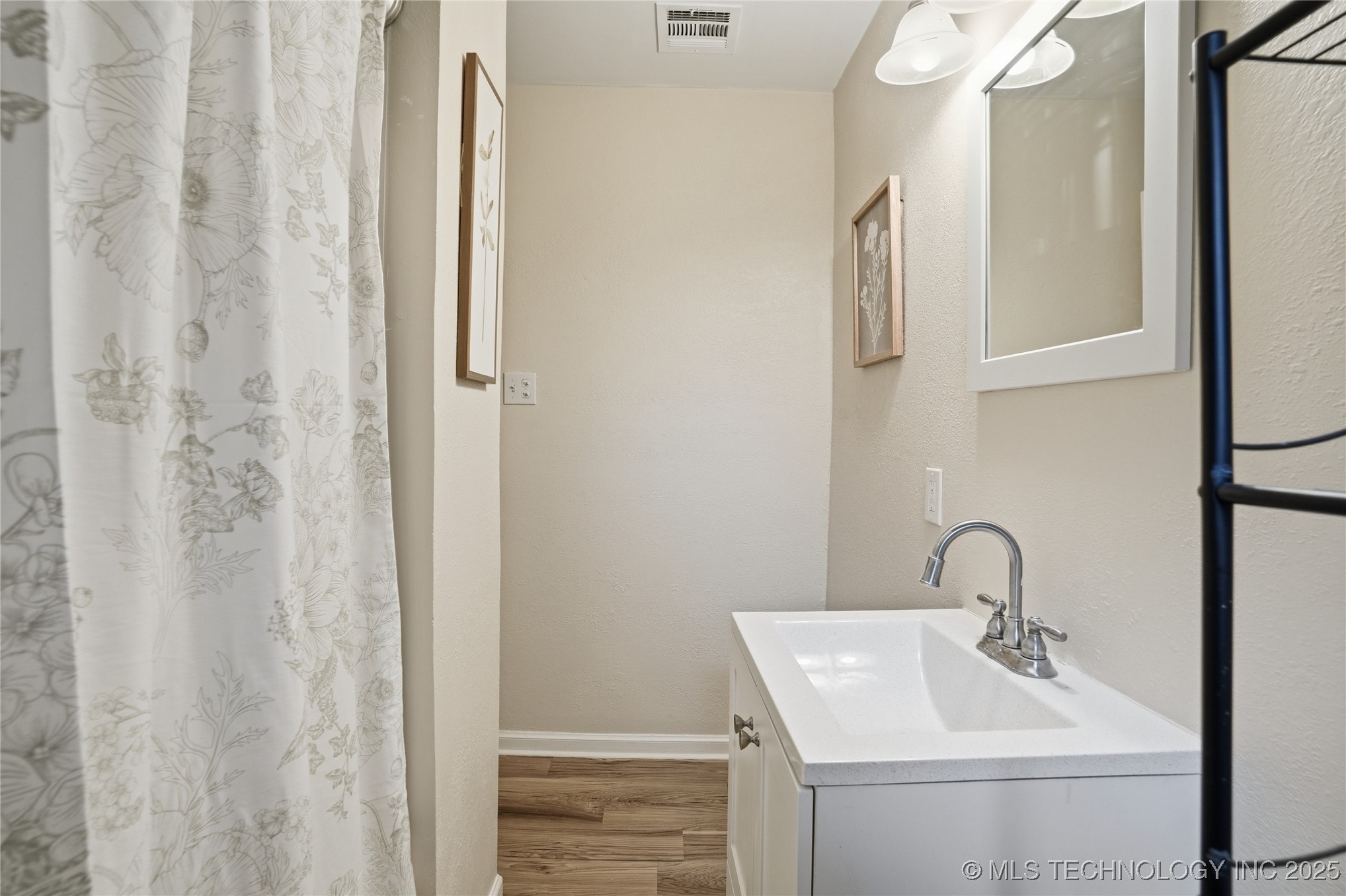 725 S Lakewood Avenue Property Photo 23