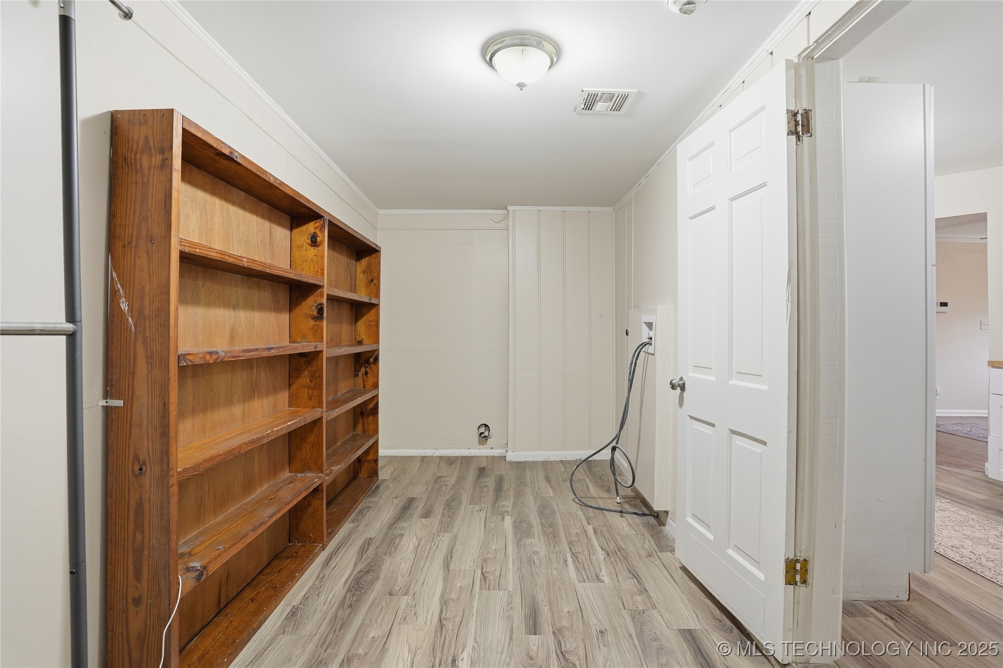 725 S Lakewood Avenue Property Photo 24