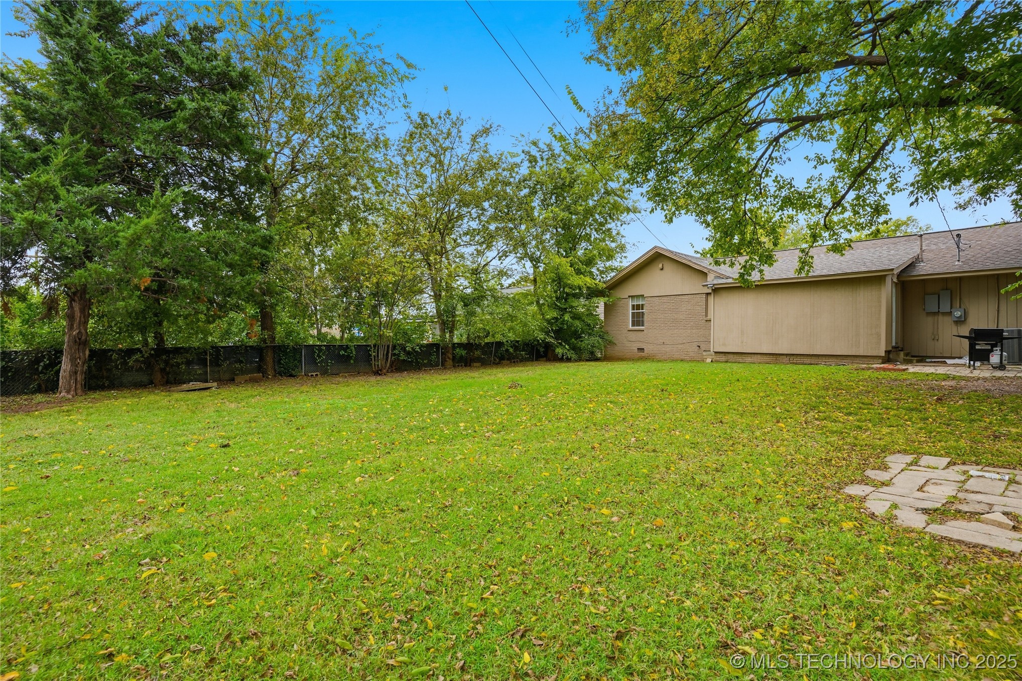 725 S Lakewood Avenue Property Photo 27