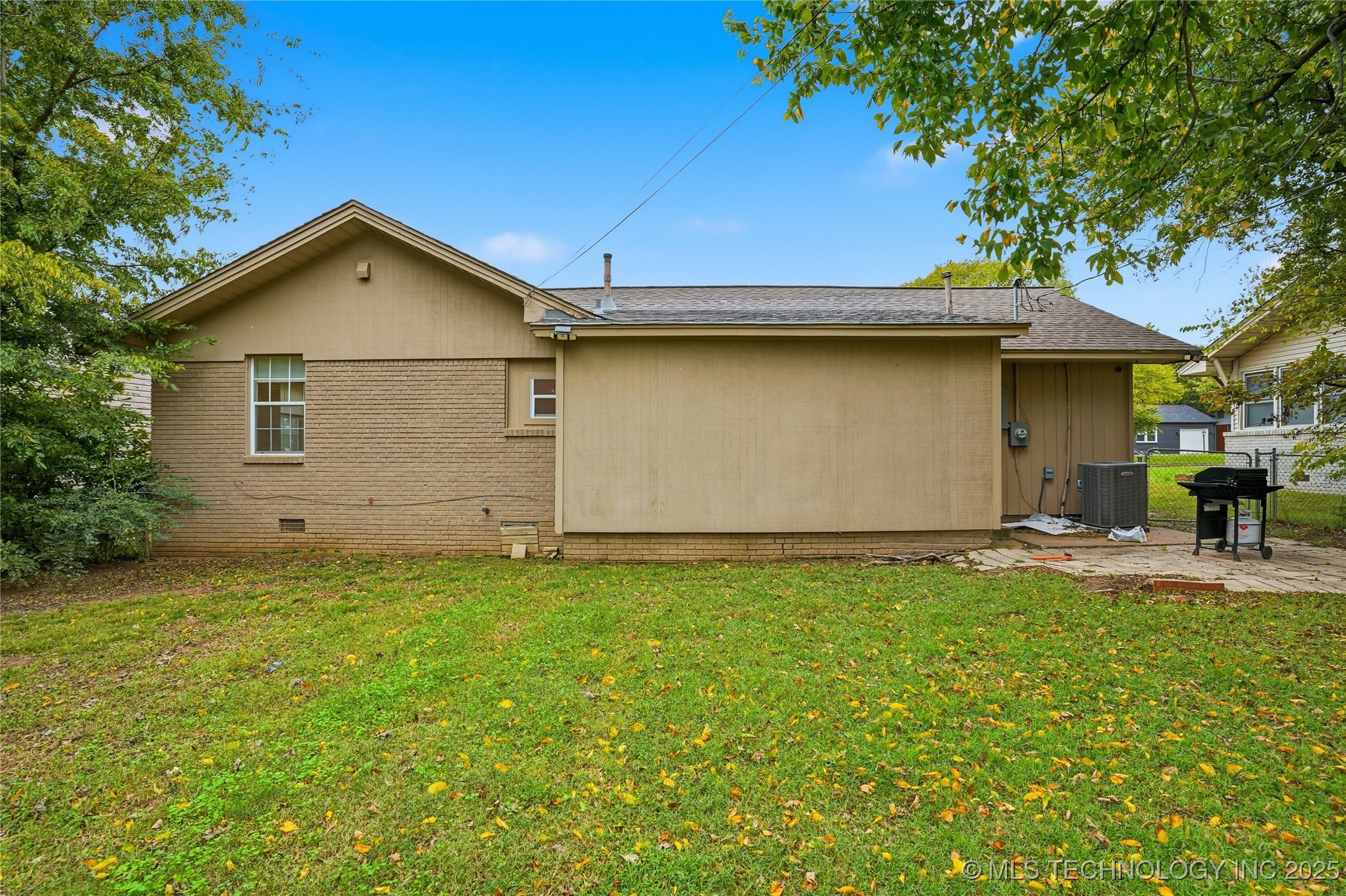 725 S Lakewood Avenue Property Photo 28