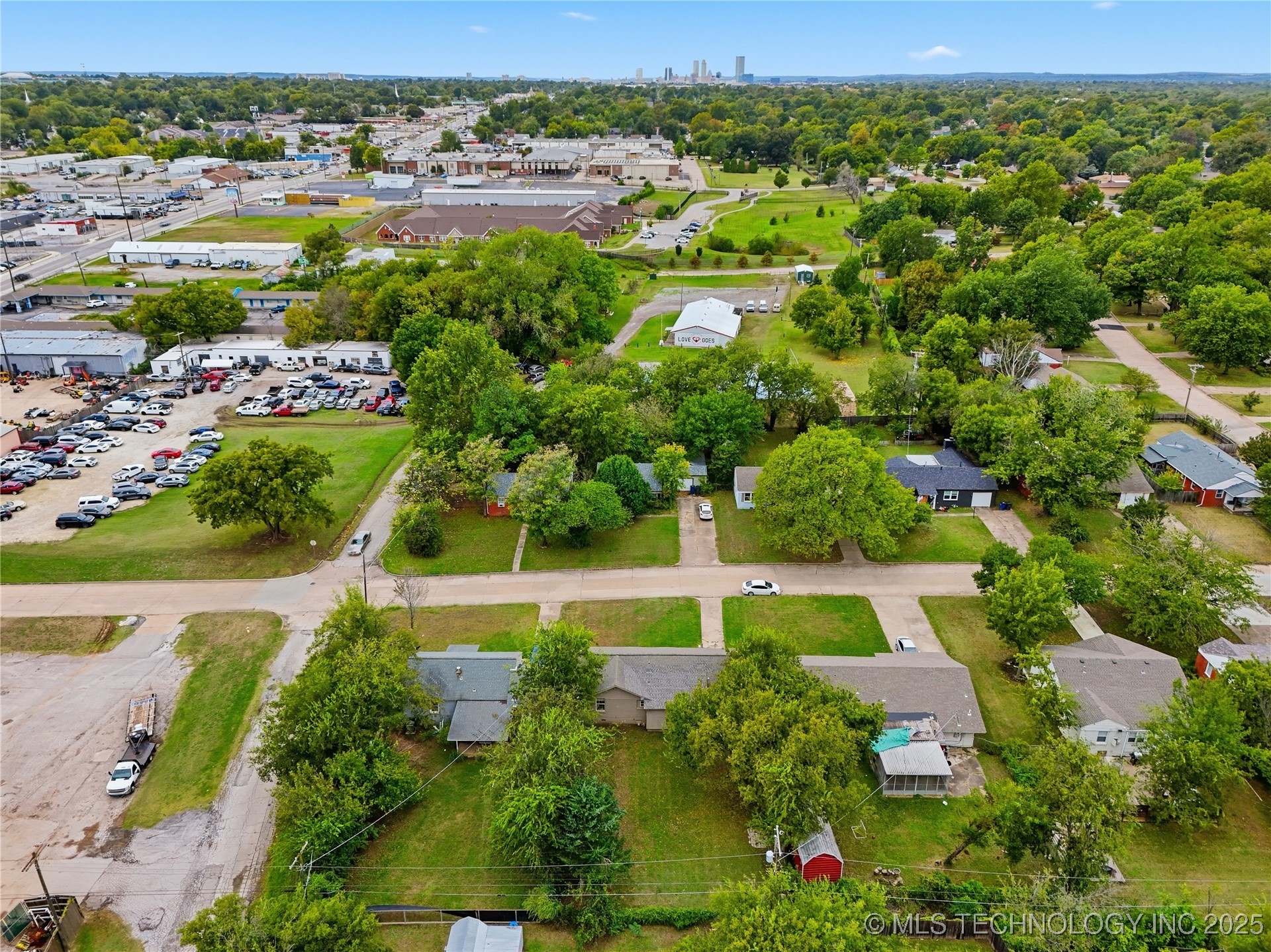 725 S Lakewood Avenue Property Photo 32