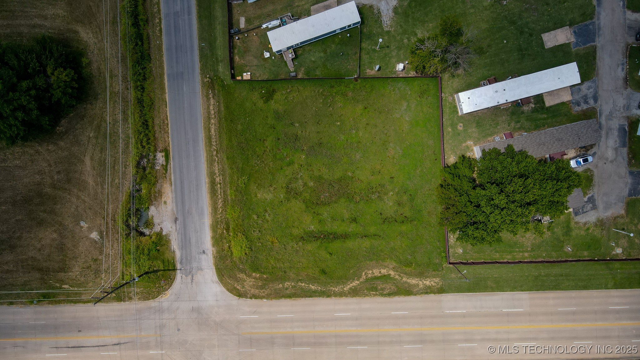 6102 N Lewis Avenue Property Photo 1