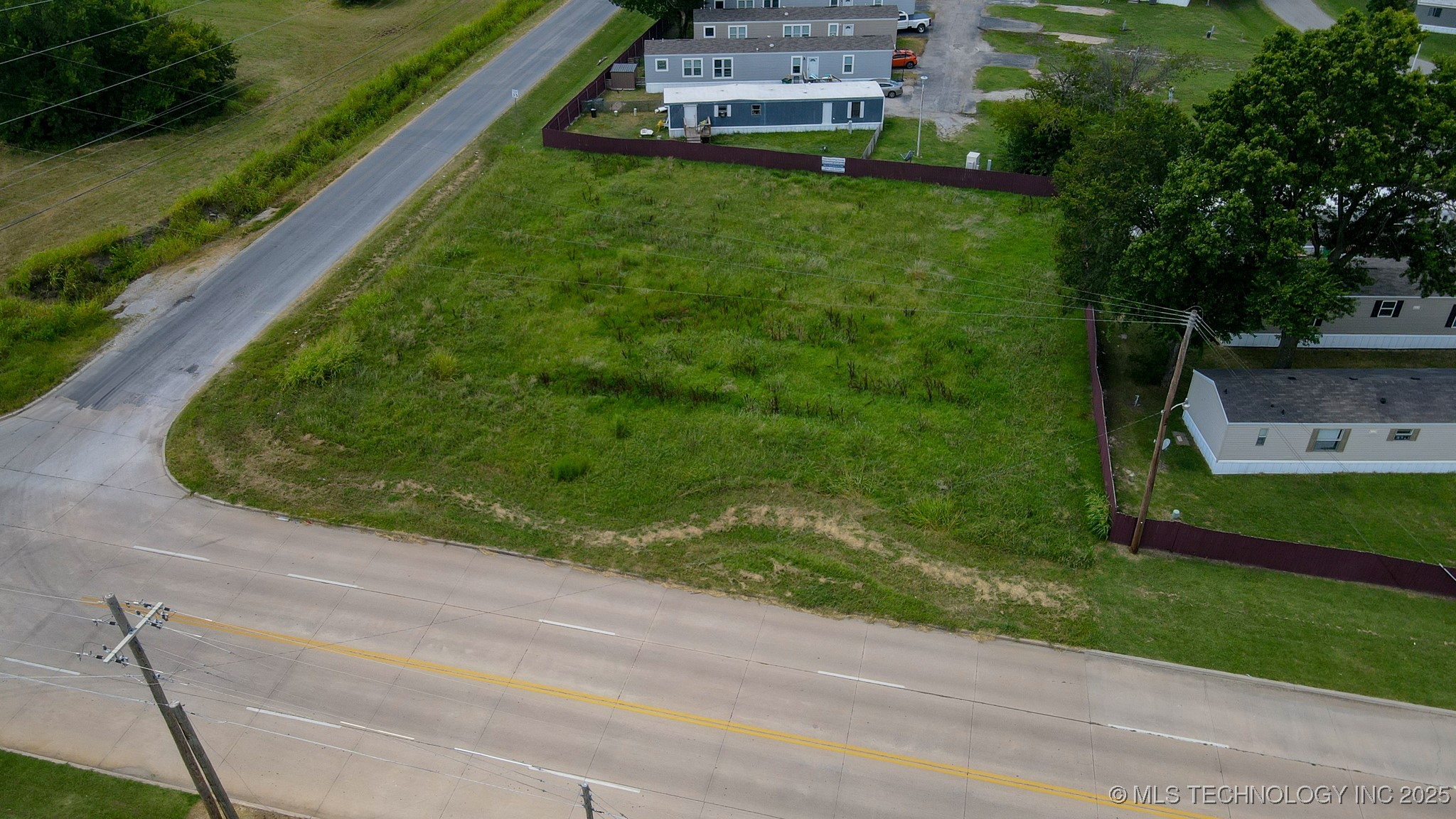 6102 N Lewis Avenue Property Photo 2