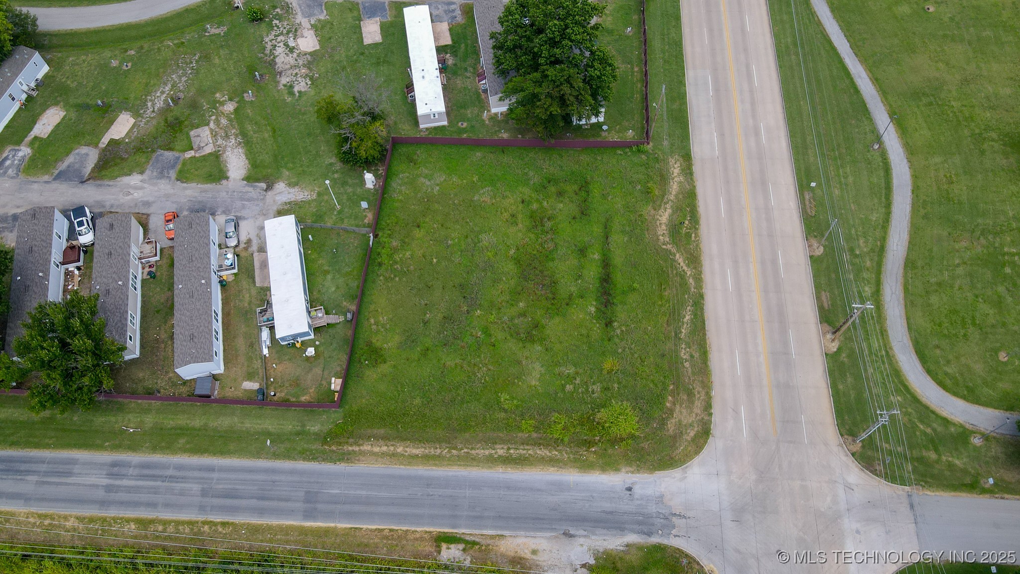 6102 N Lewis Avenue Property Photo 3