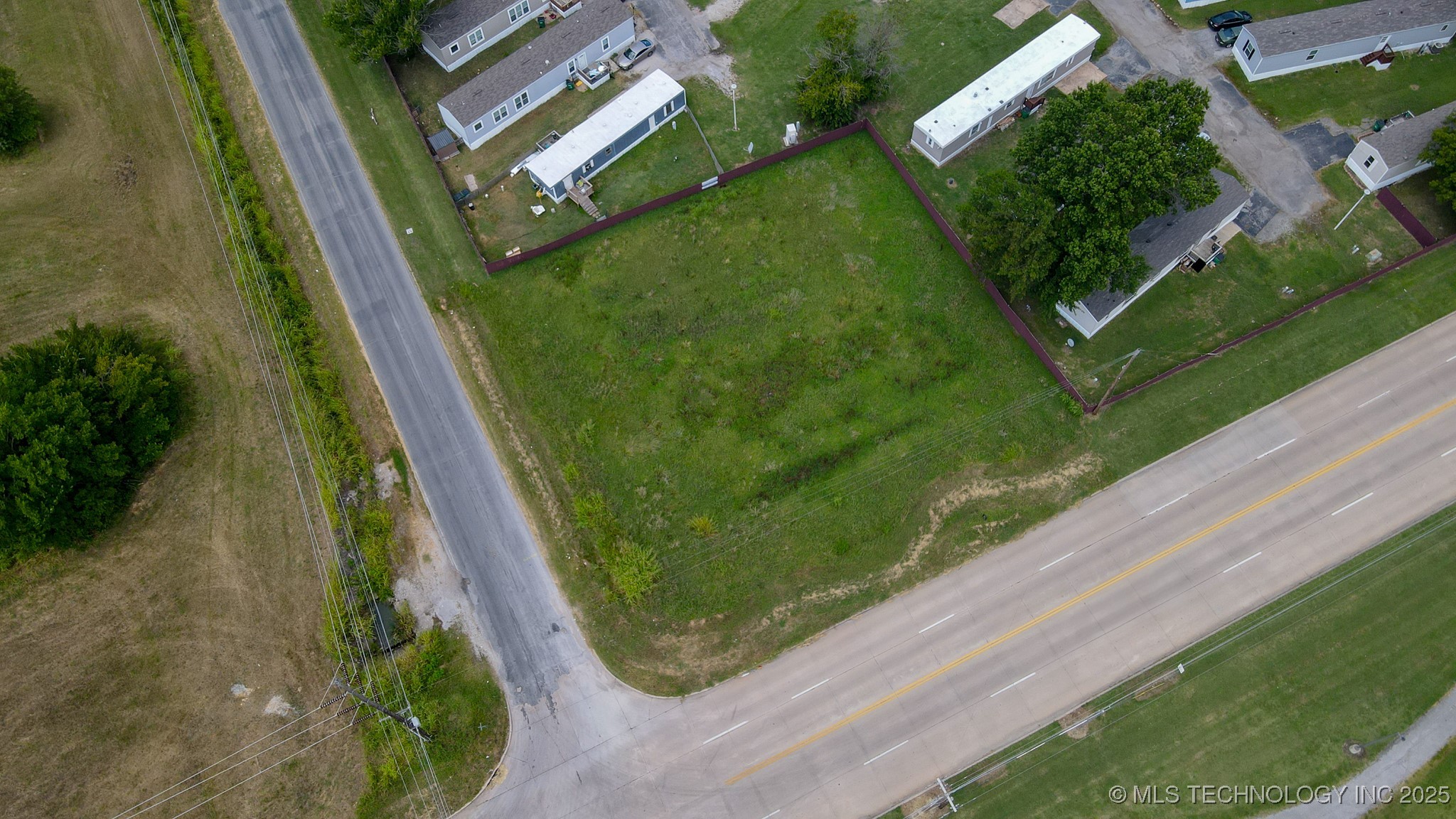 6102 N Lewis Avenue Property Photo 4