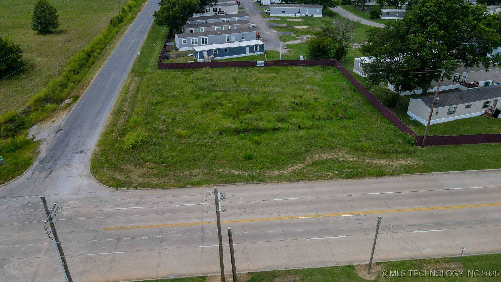 6102 N Lewis Avenue Property Photo 5