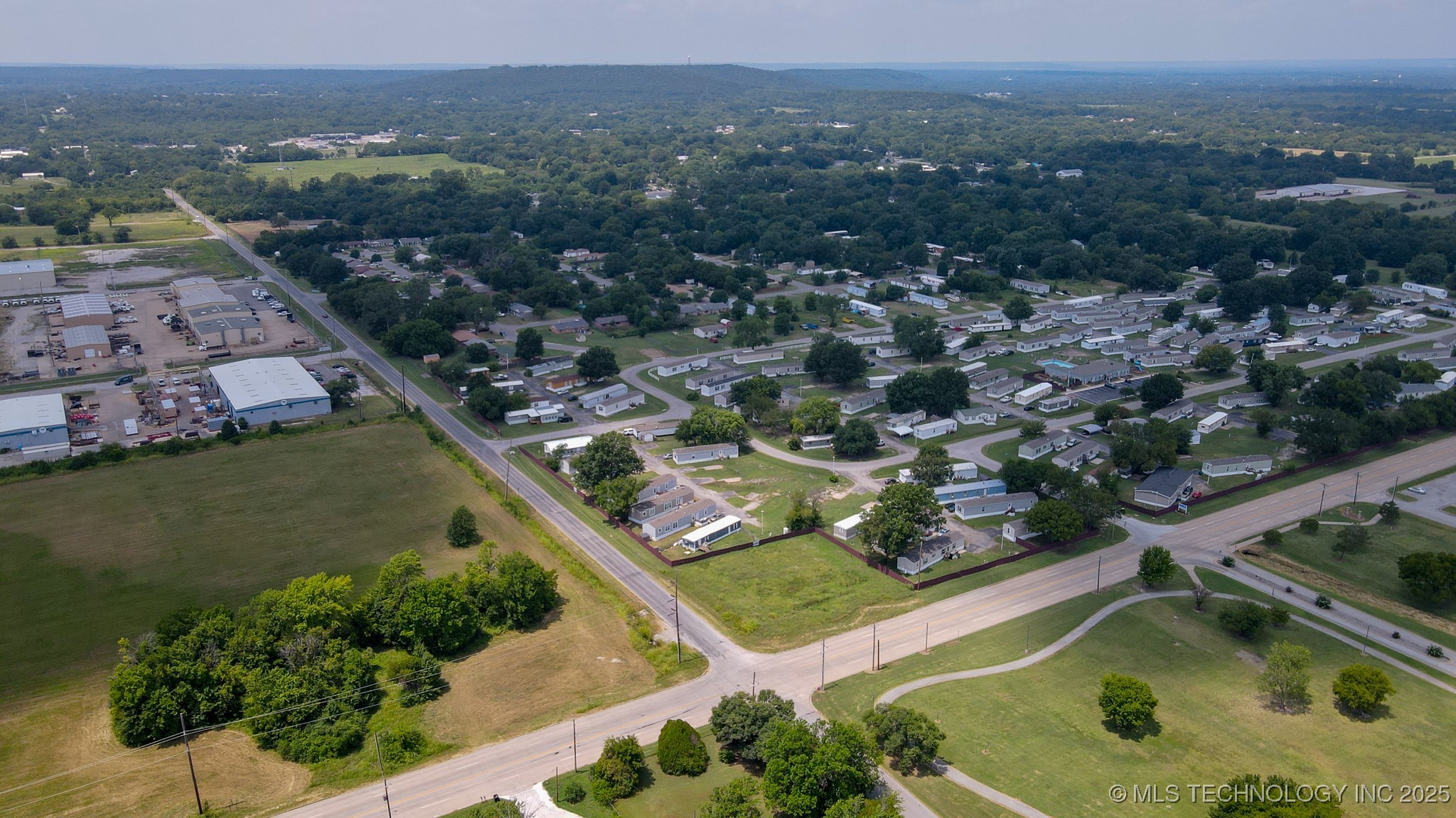 6102 N Lewis Avenue Property Photo 8