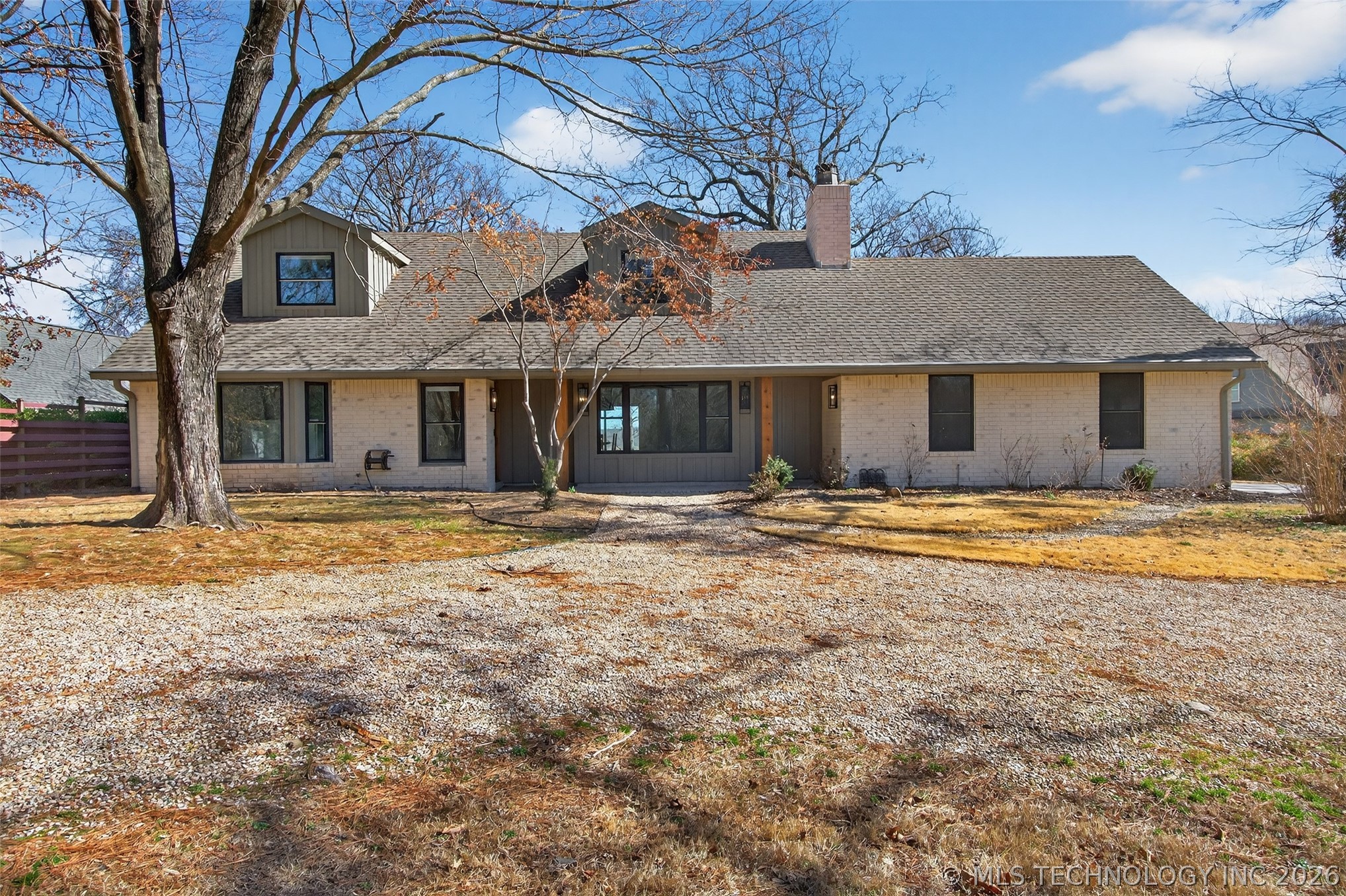 560 N 4395 Property Photo 1