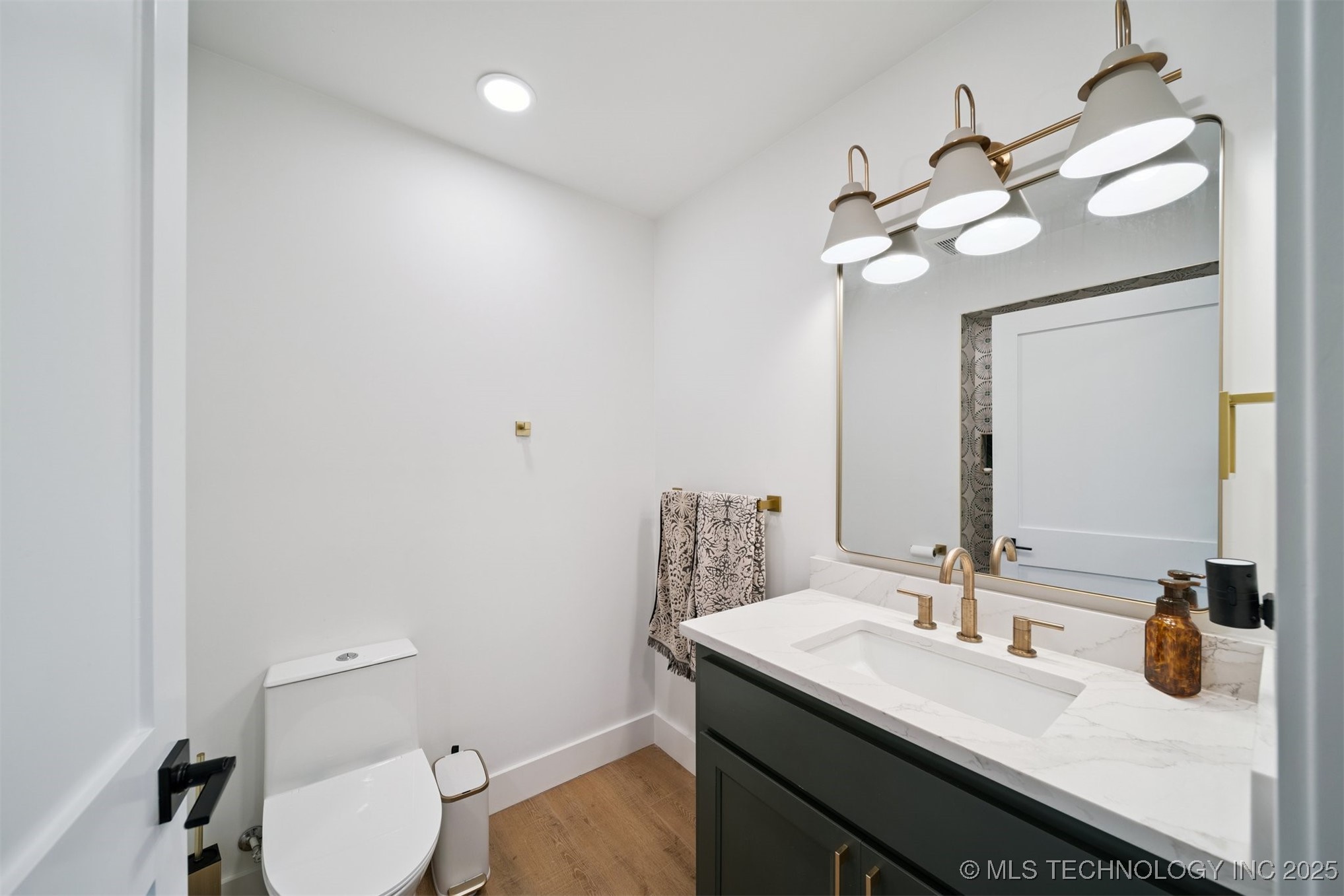 560 N 4395 Property Photo 13