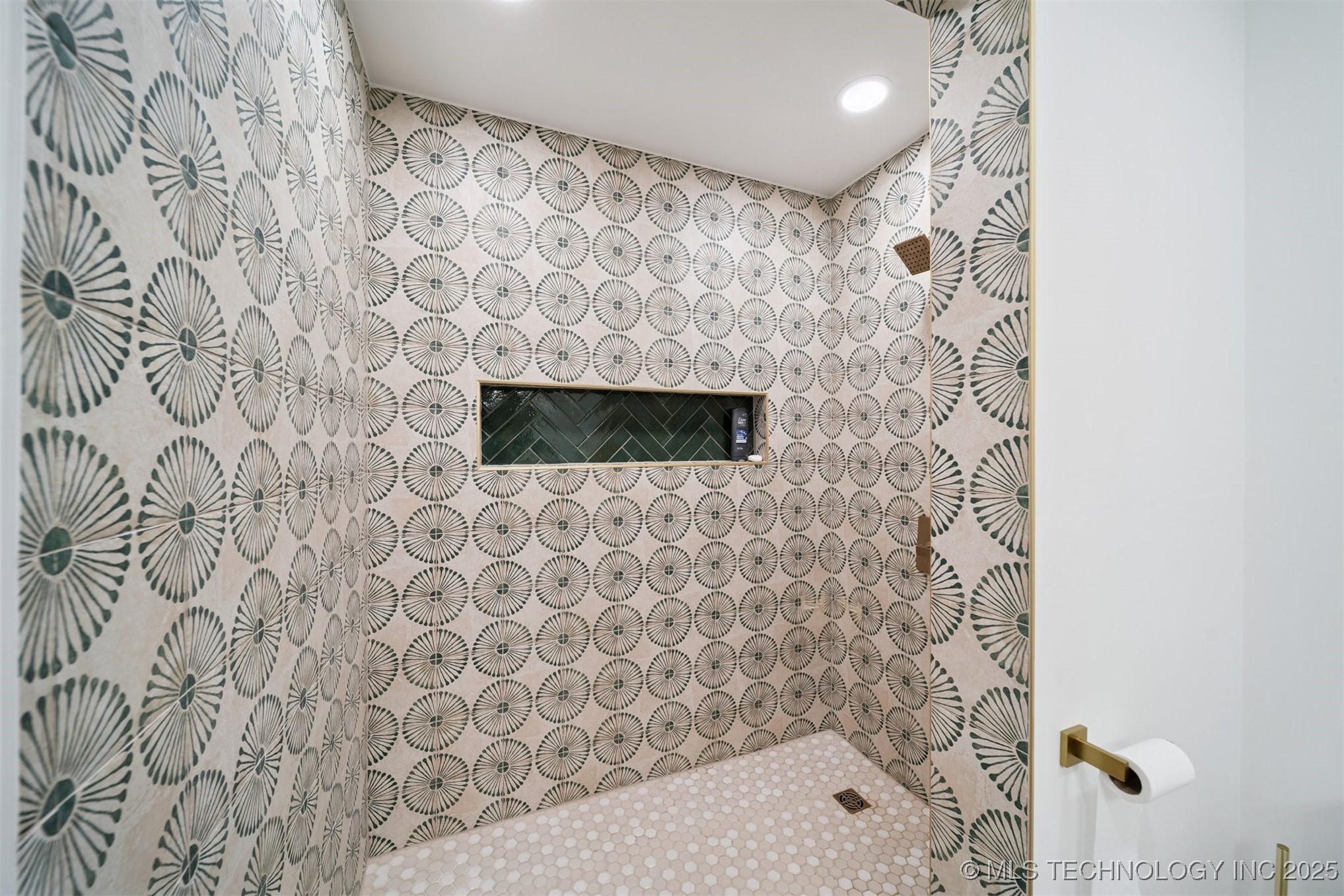 560 N 4395 Property Photo 14