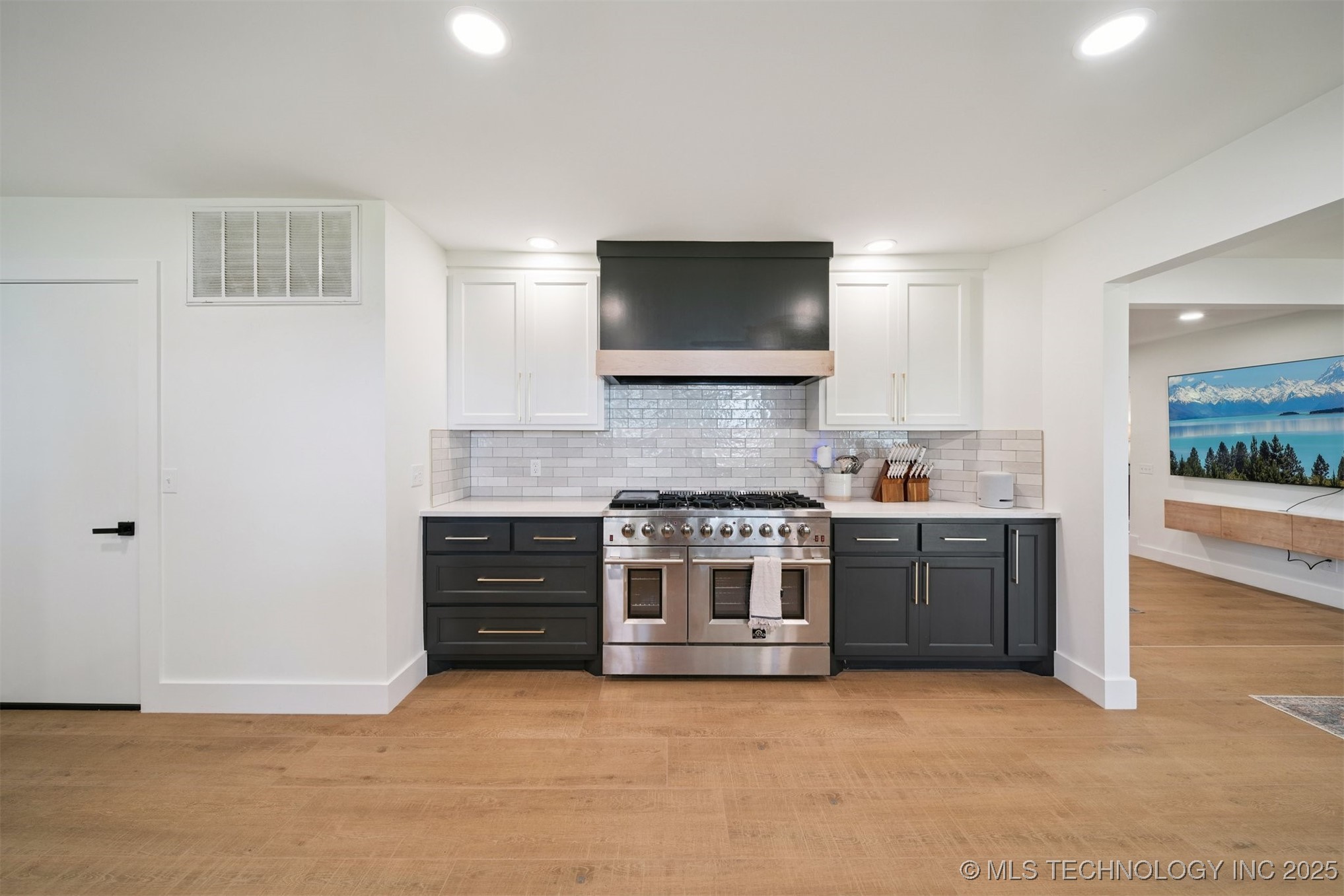 560 N 4395 Property Photo 16