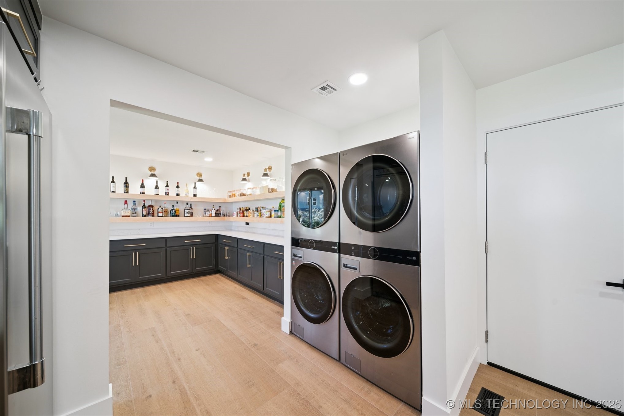 560 N 4395 Property Photo 18