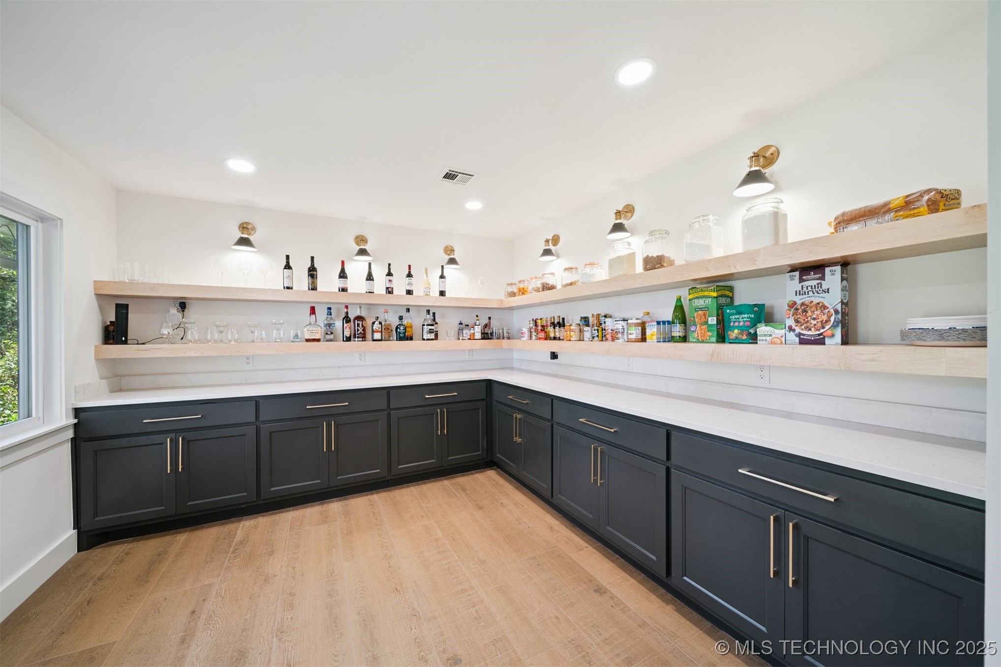 560 N 4395 Property Photo 19