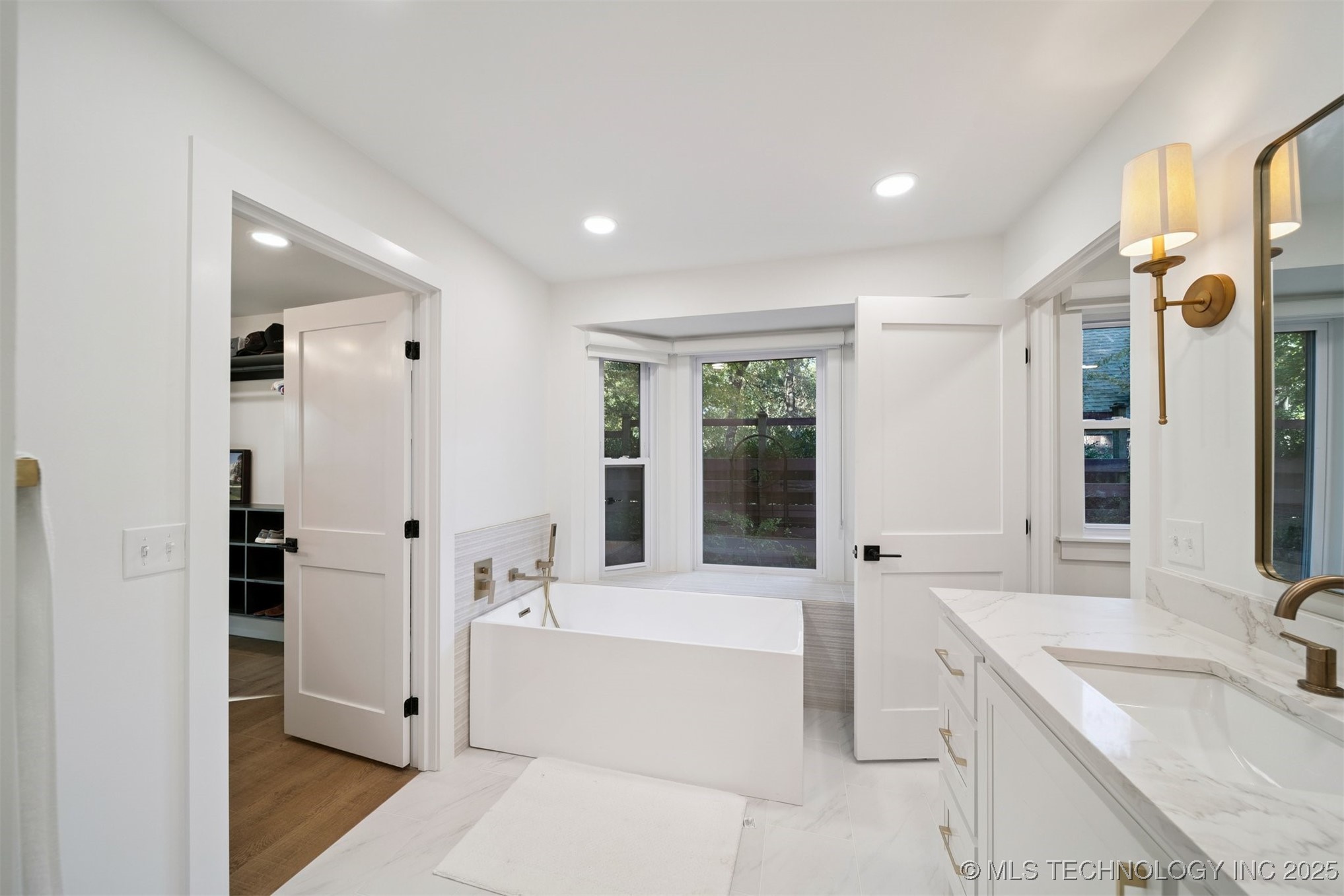 560 N 4395 Property Photo 23