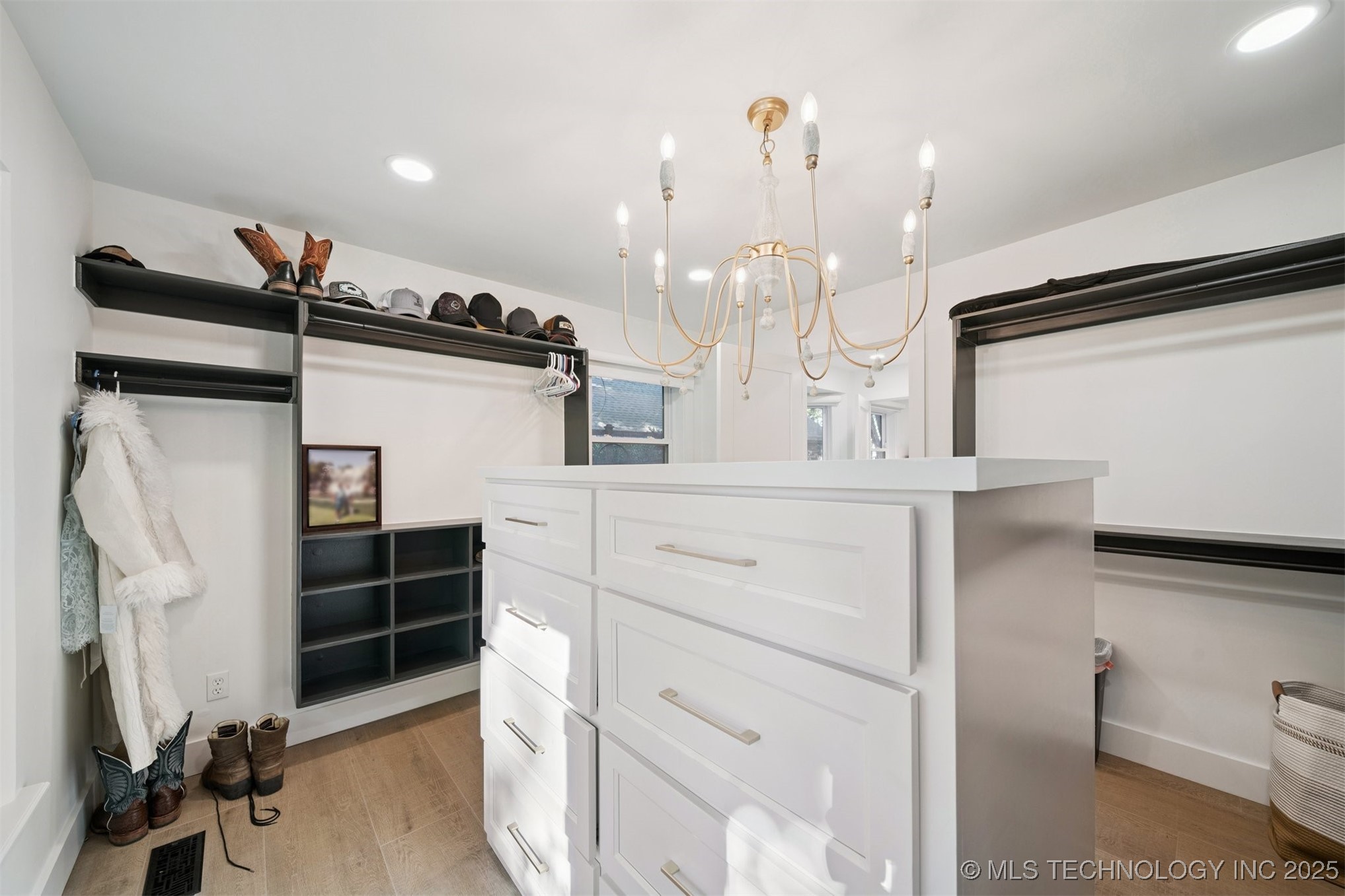 560 N 4395 Property Photo 28