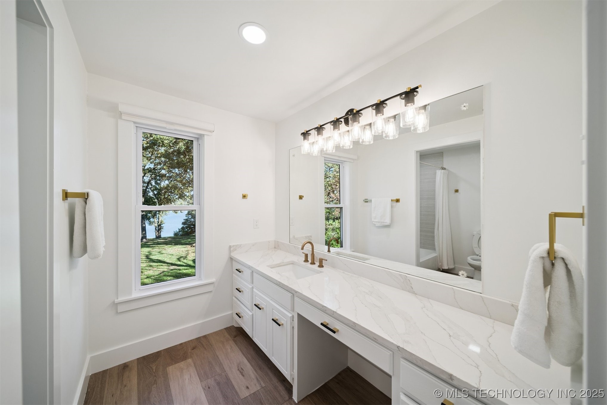 560 N 4395 Property Photo 31