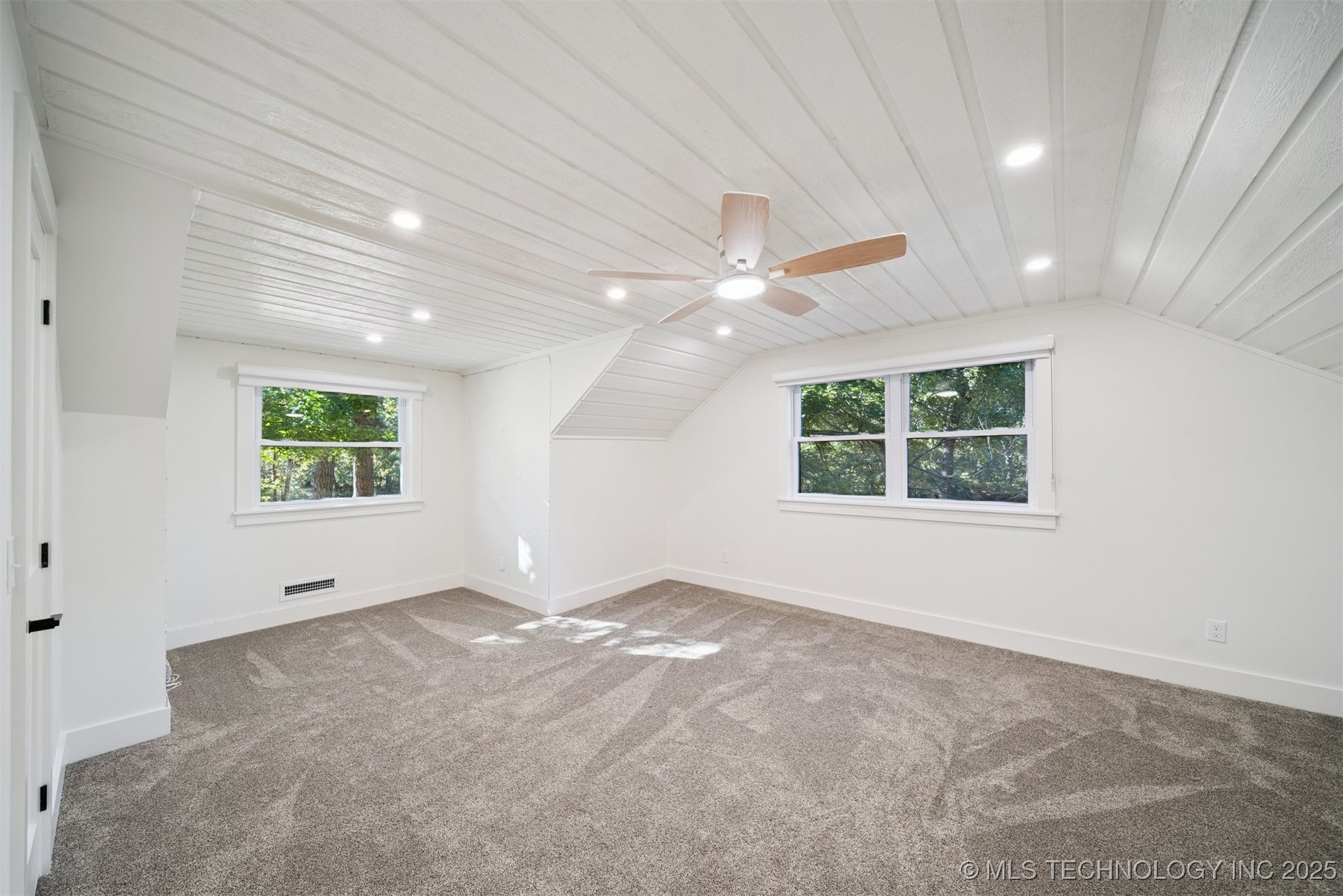 560 N 4395 Property Photo 33