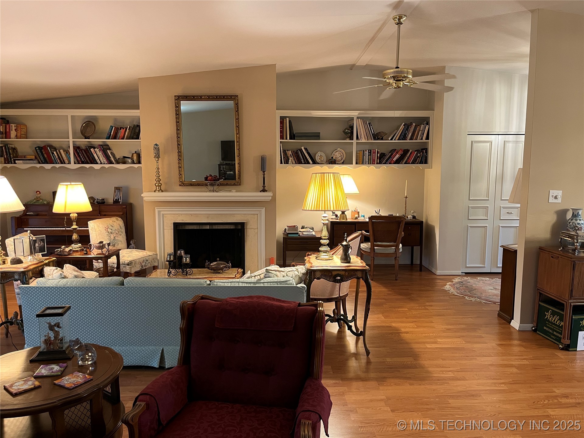 2124 E 60th Court O-4 Property Photo 4