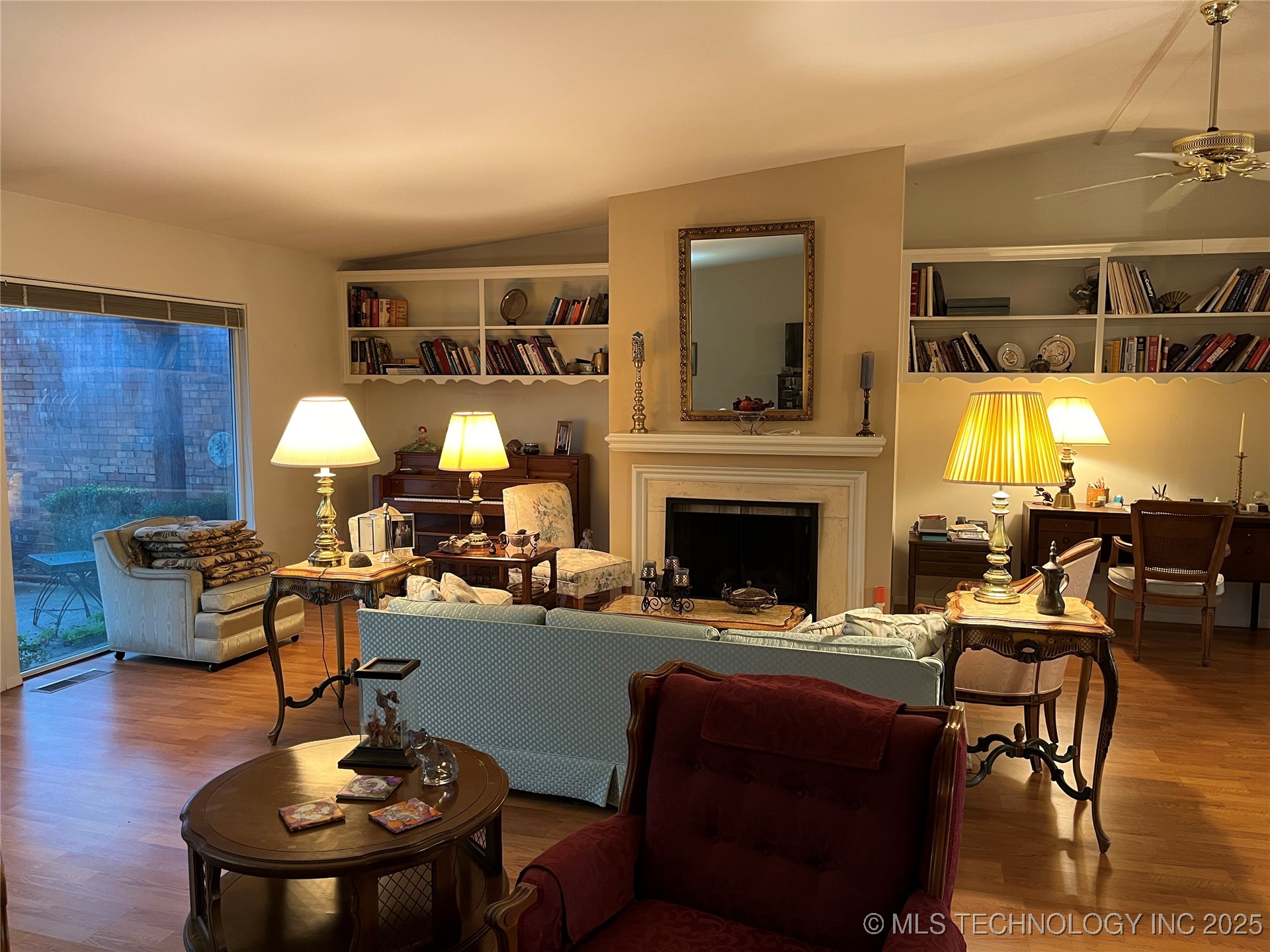 2124 E 60th Court O-4 Property Photo 5