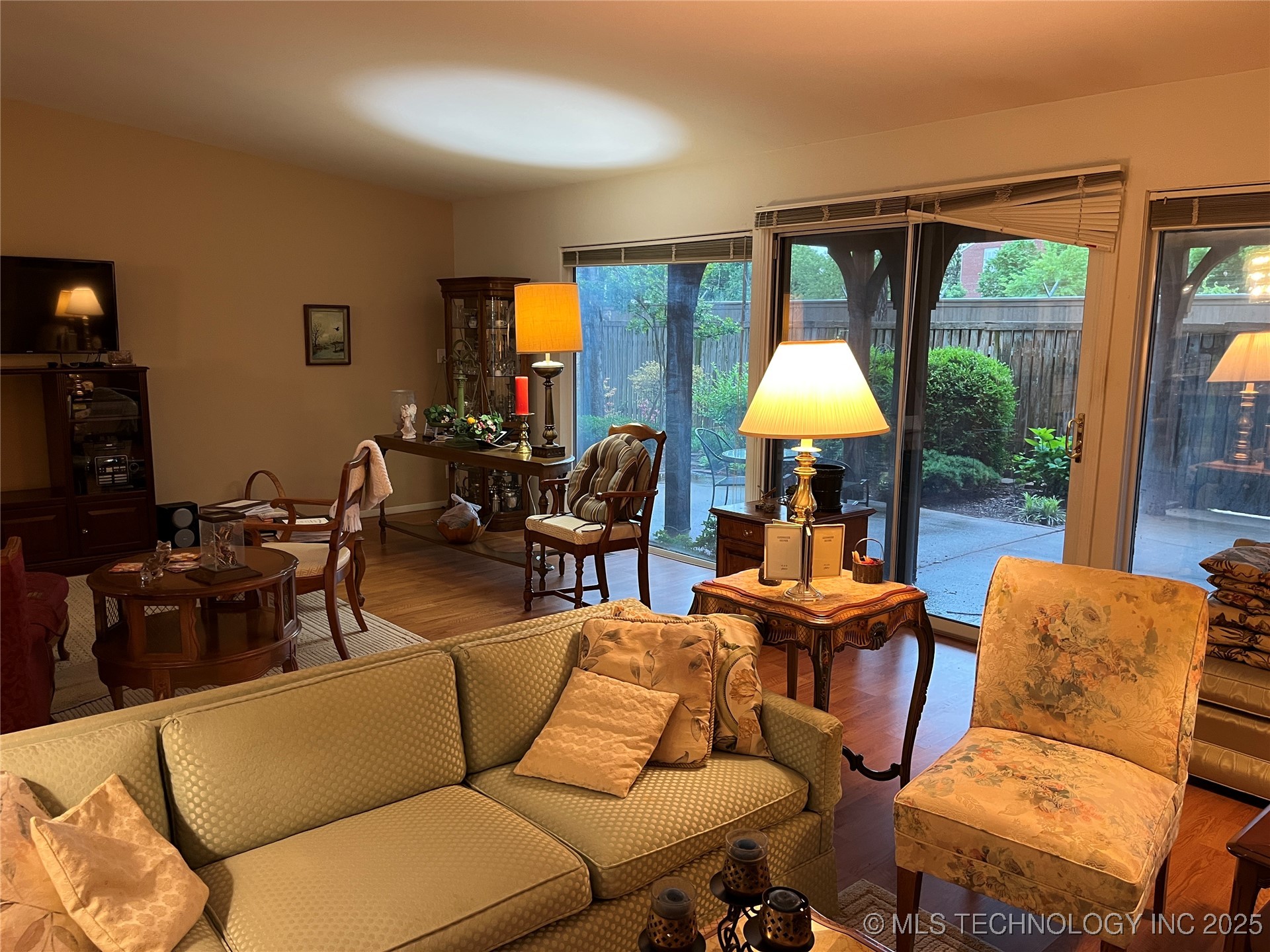 2124 E 60th Court O-4 Property Photo 6