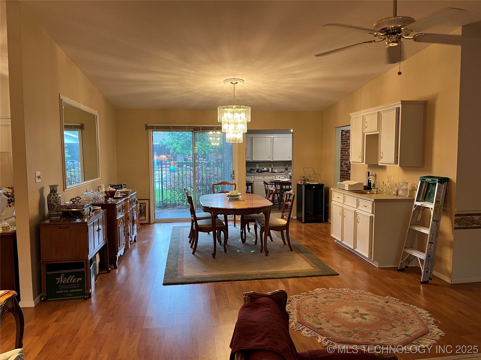 2124 E 60th Court O-4 Property Photo 7