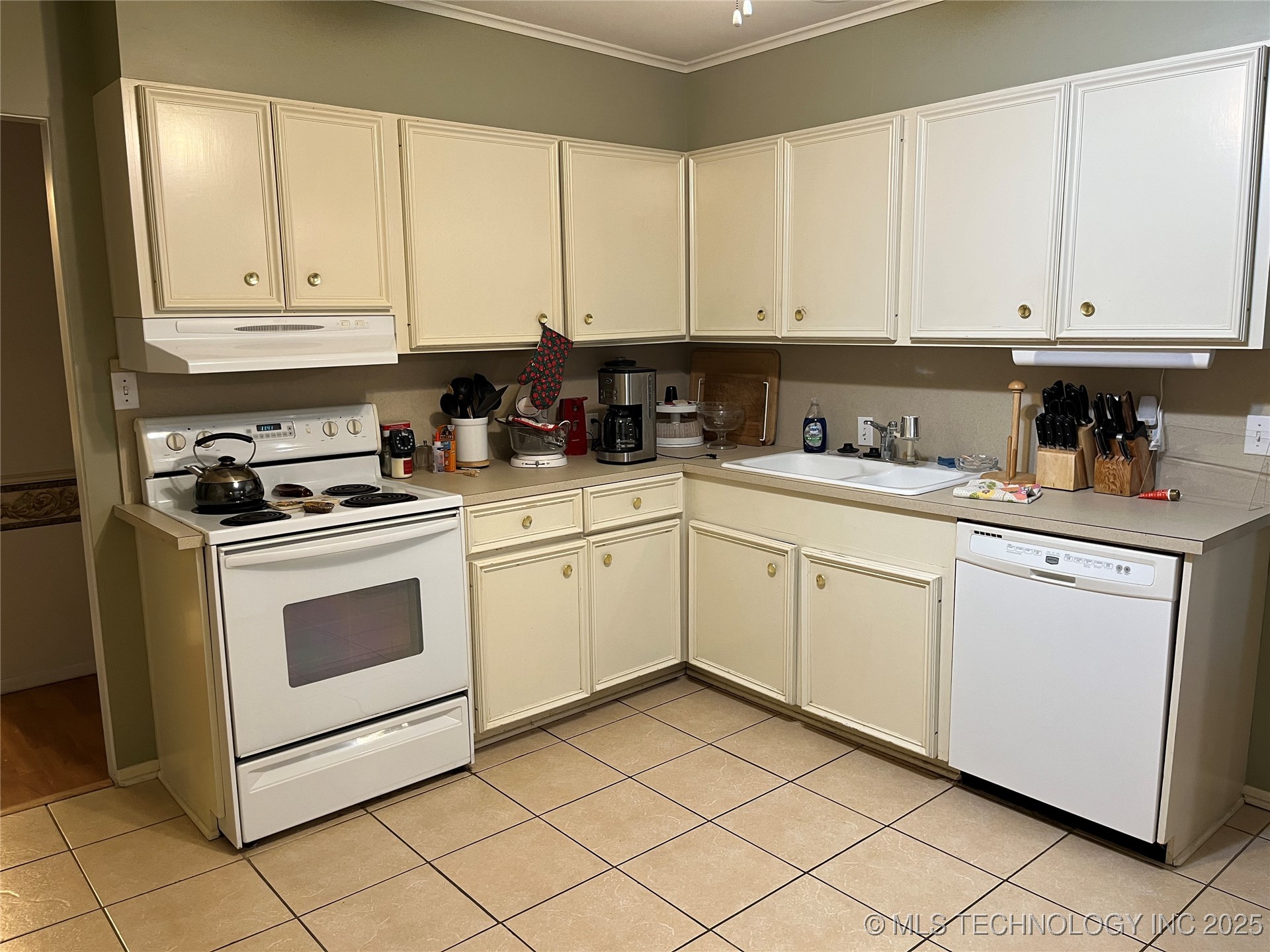 2124 E 60th Court O-4 Property Photo 10