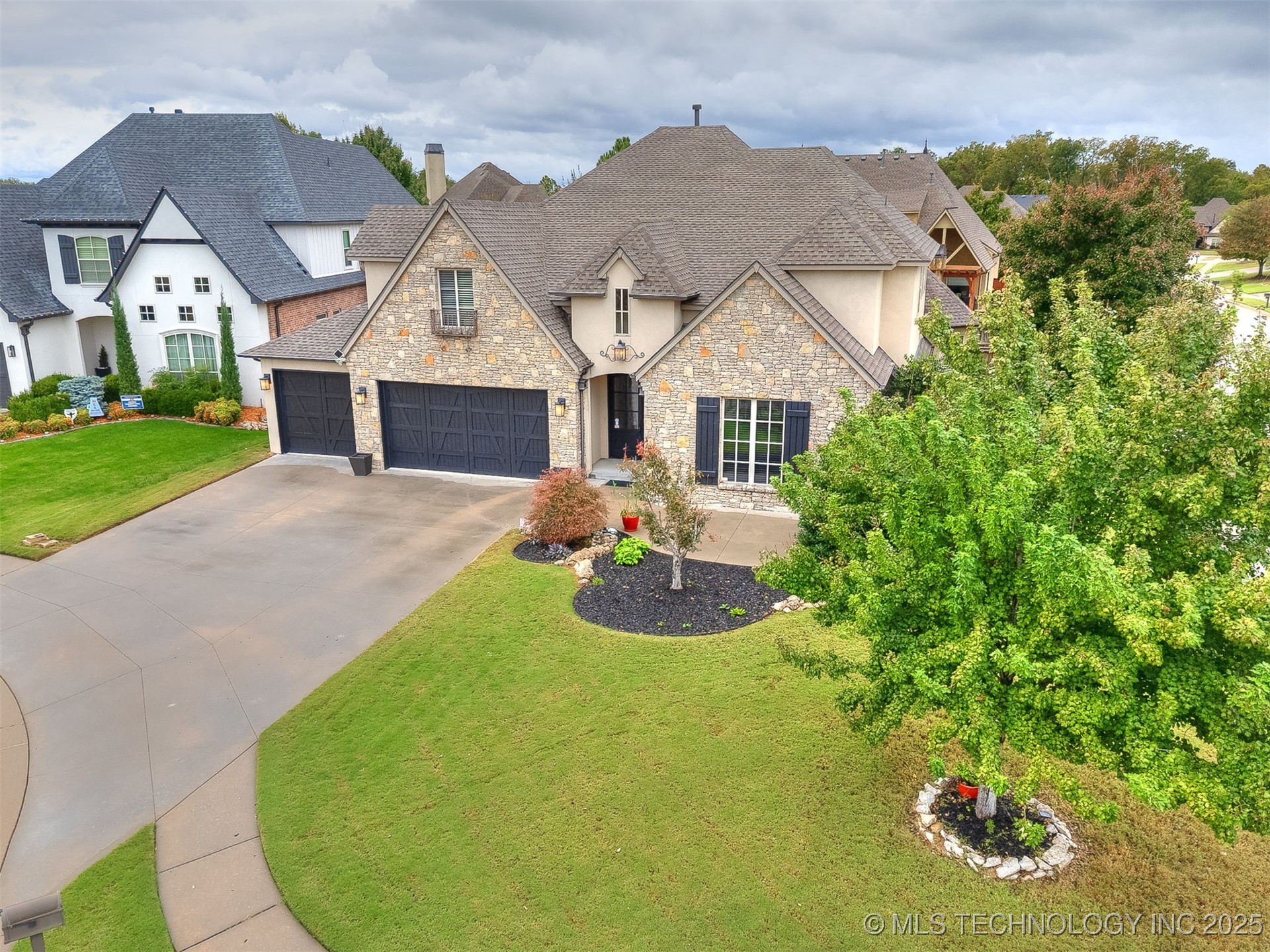 10712 S 95th East Court Property Photo 2