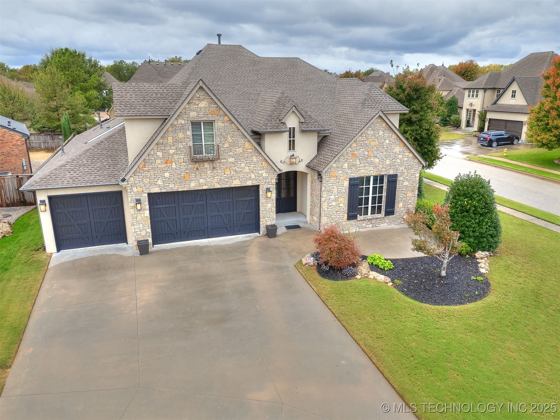 10712 S 95th East Court Property Photo 3