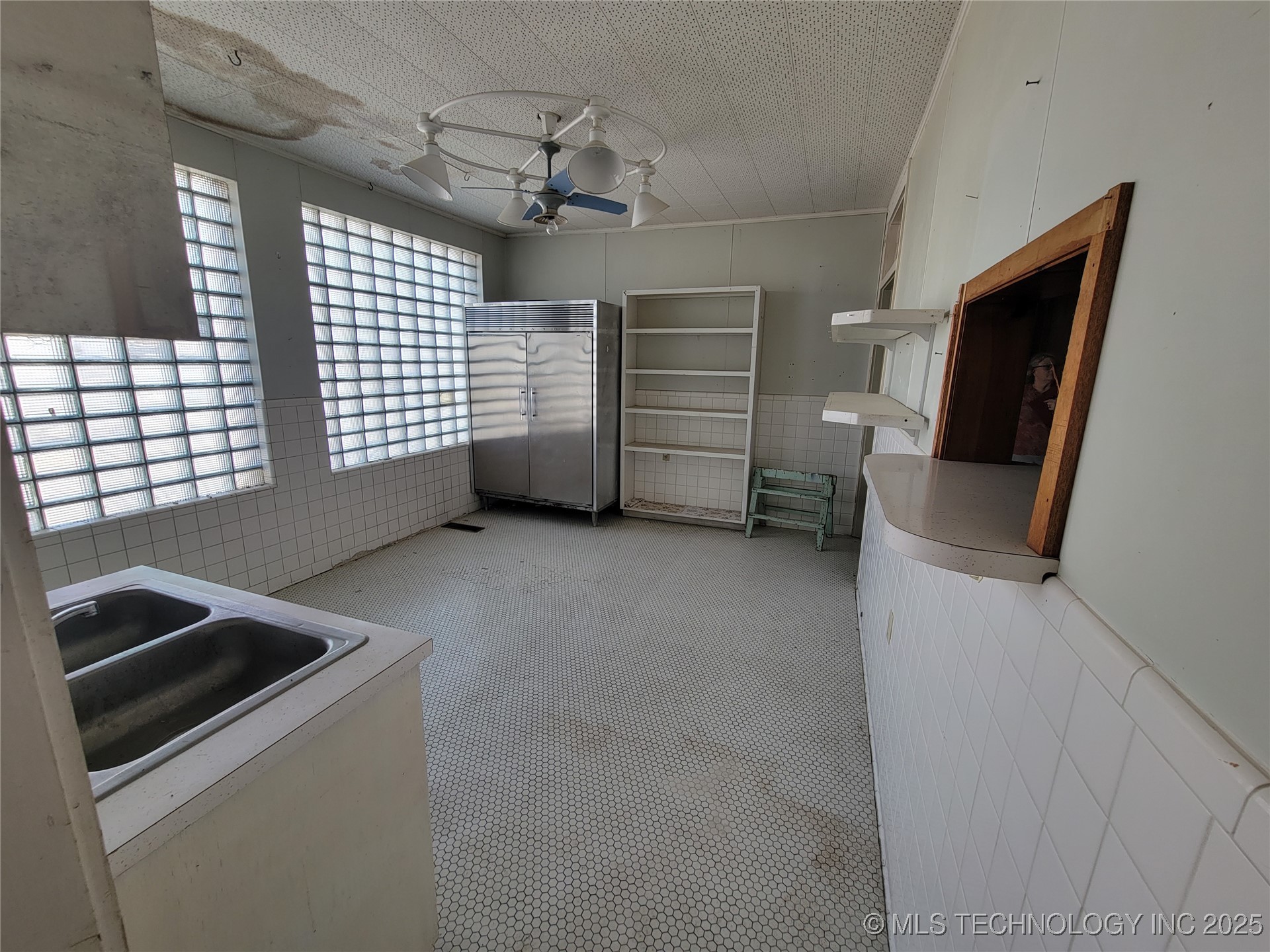 10 S Vann Street Property Photo 14