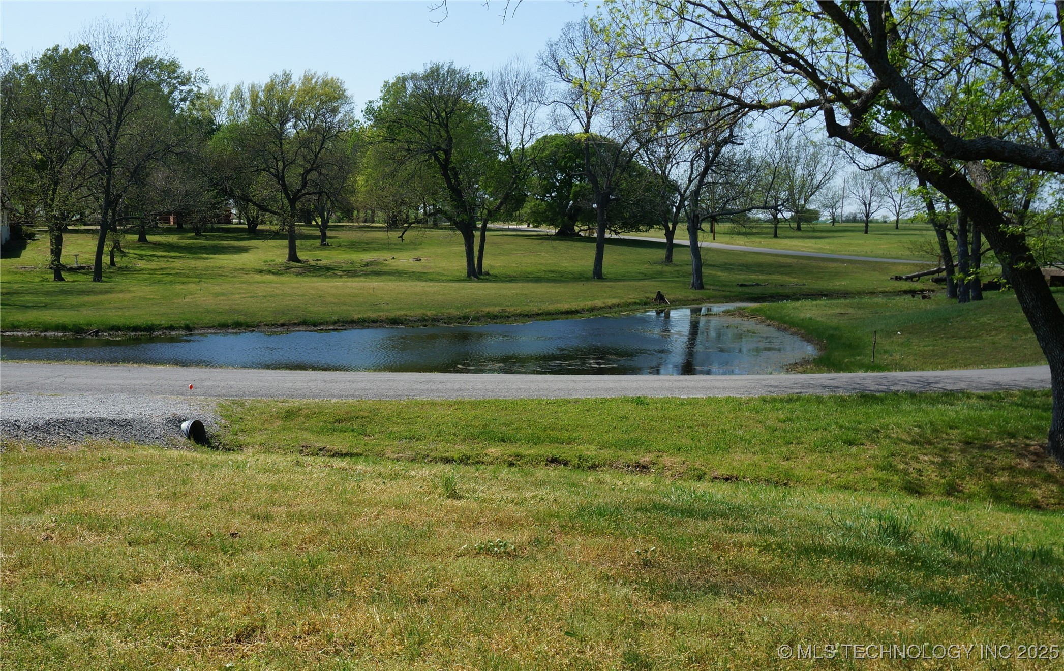 1037 Deer Creek Road Property Photo 4