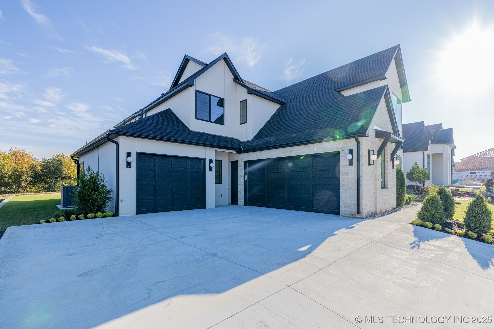 8200 E Elgin Street Property Photo 4