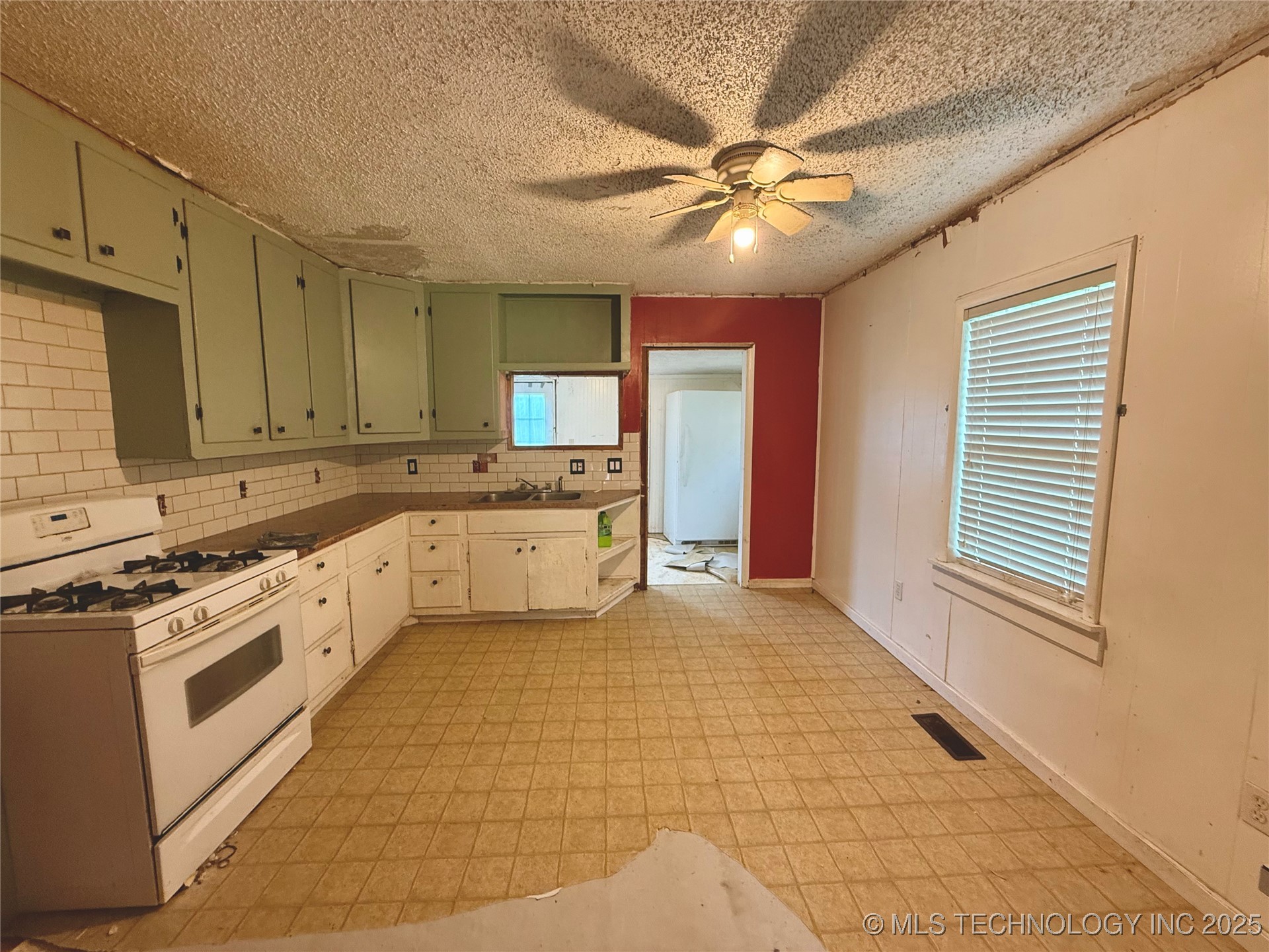 26945 S 206 Road Property Photo 5