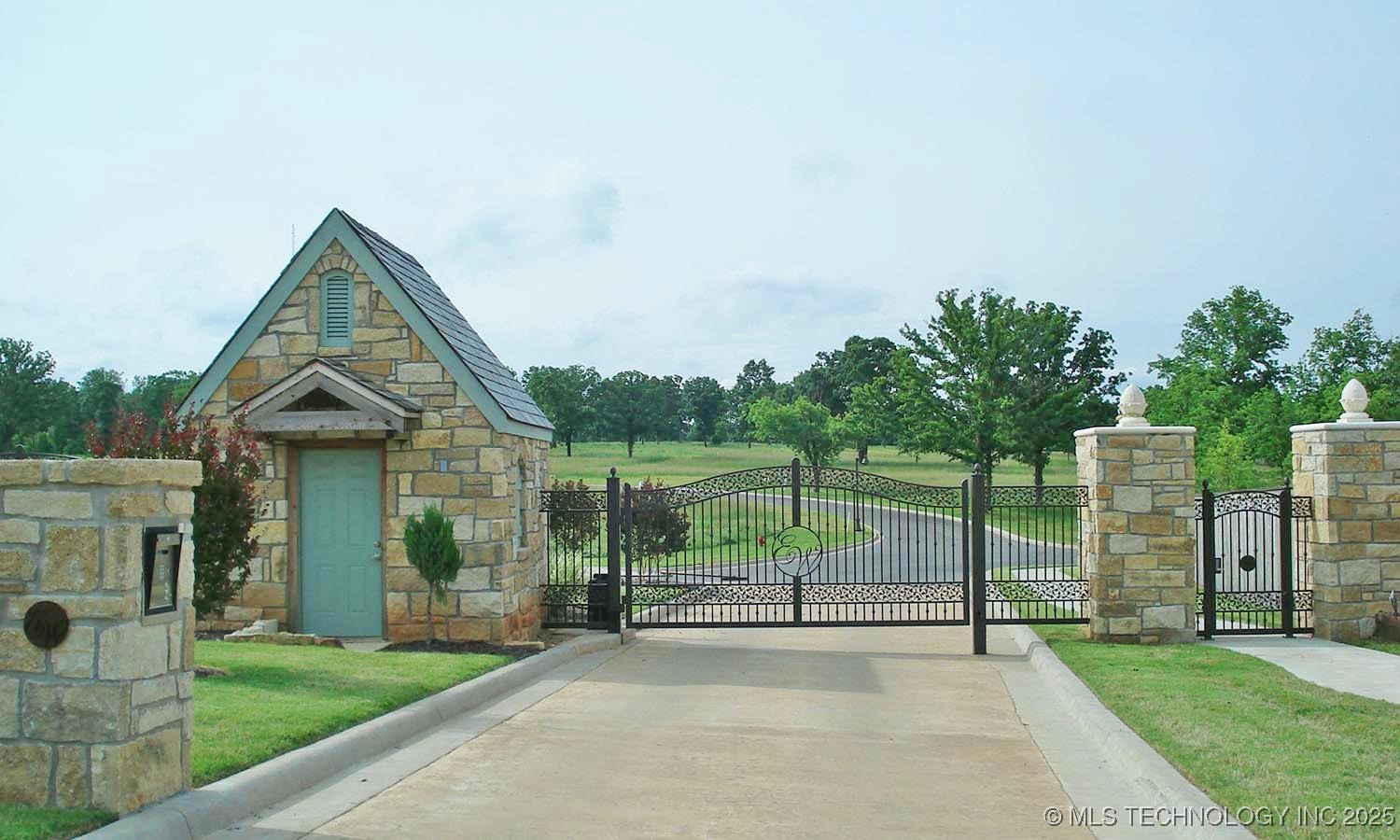 1081 Watercolor Drive Property Photo 13