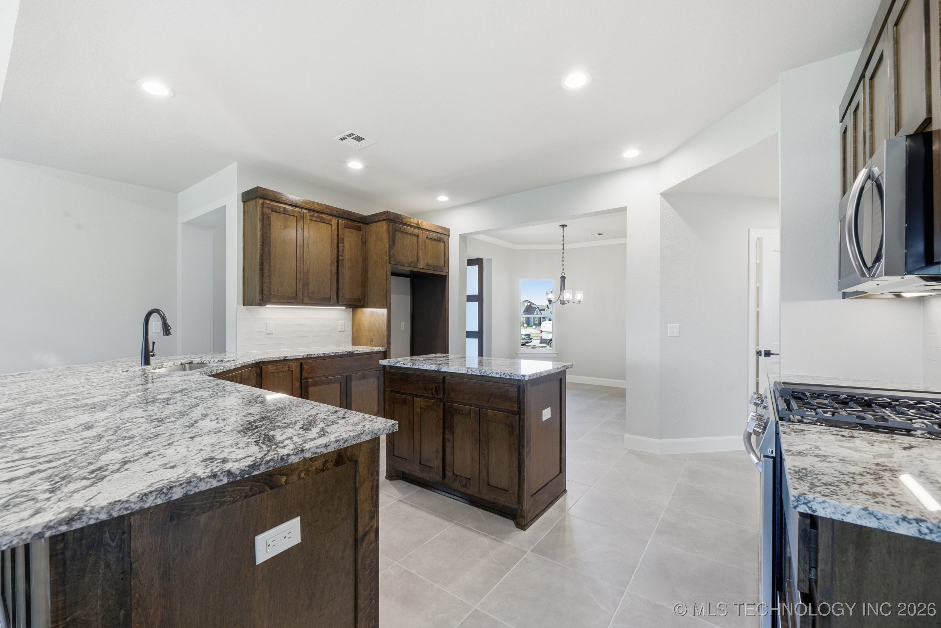 10625 S 233rd East Avenue Property Photo 6