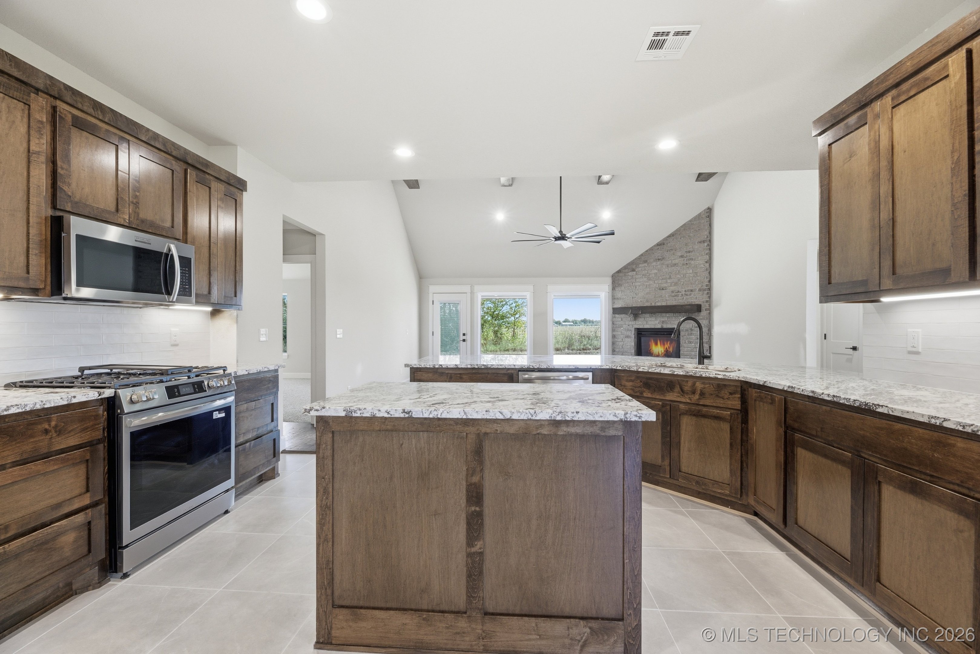 10625 S 233rd East Avenue Property Photo 8