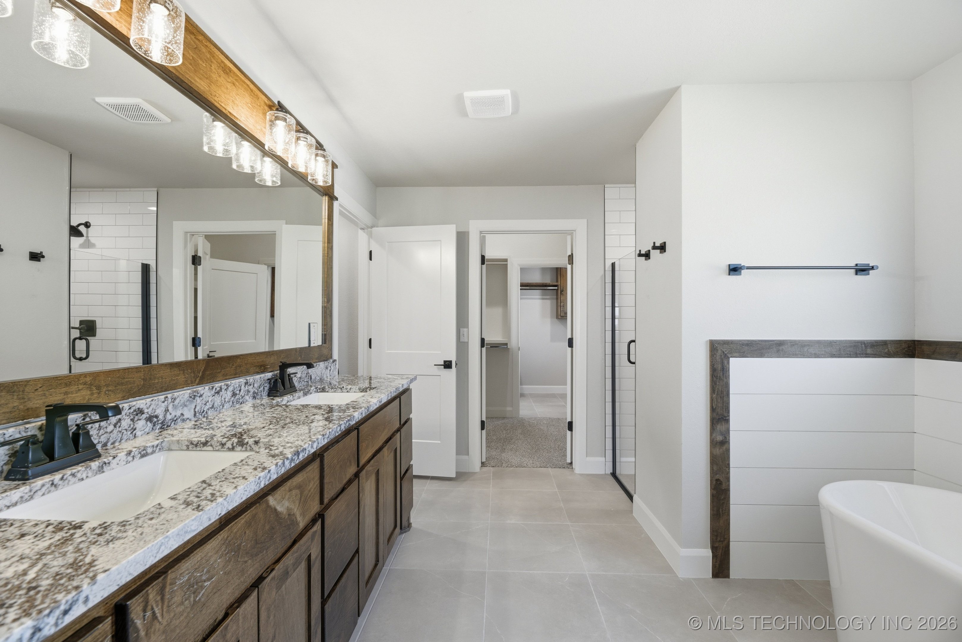 10625 S 233rd East Avenue Property Photo 14