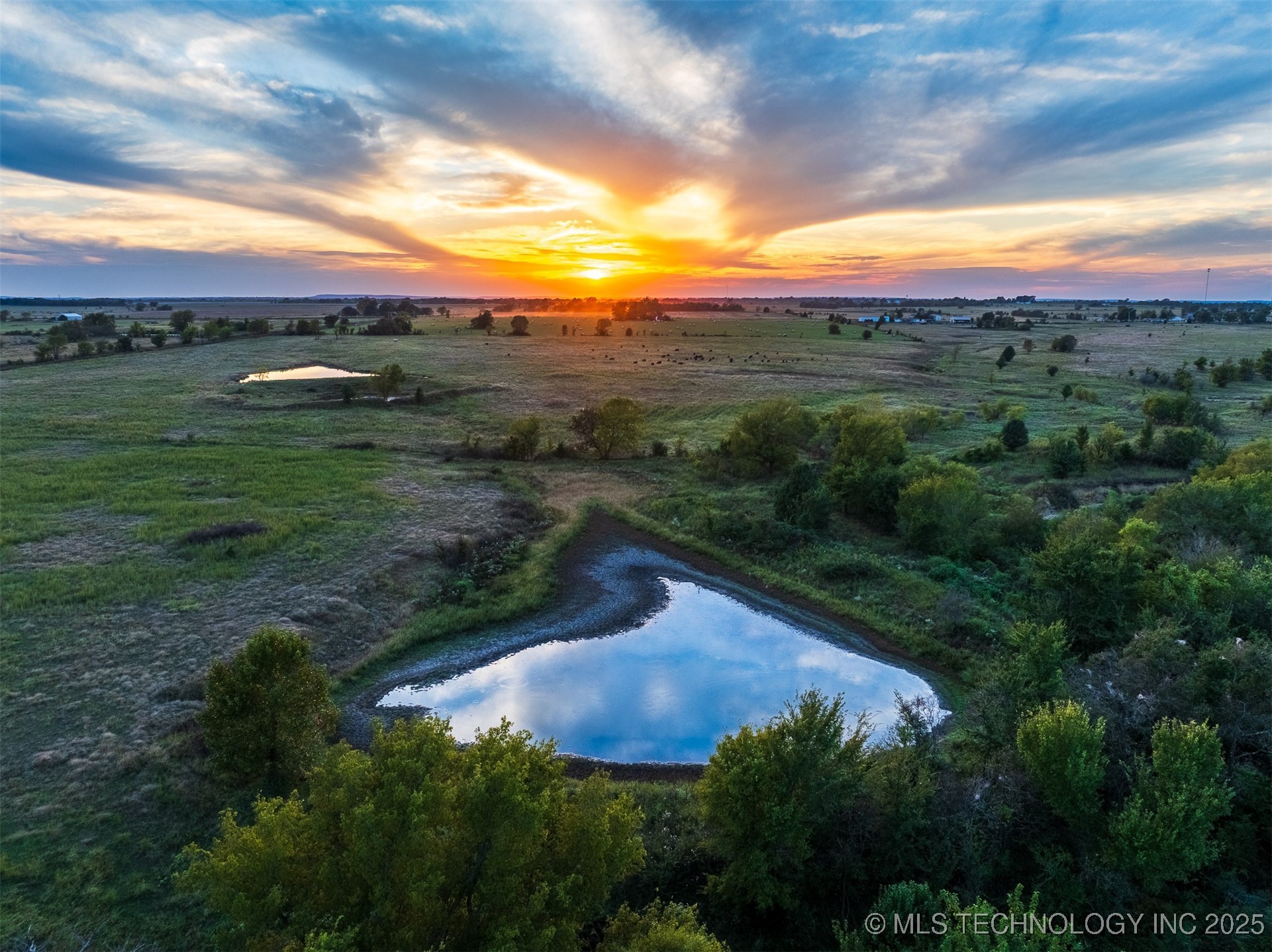 2 Ash Road Property Photo 4