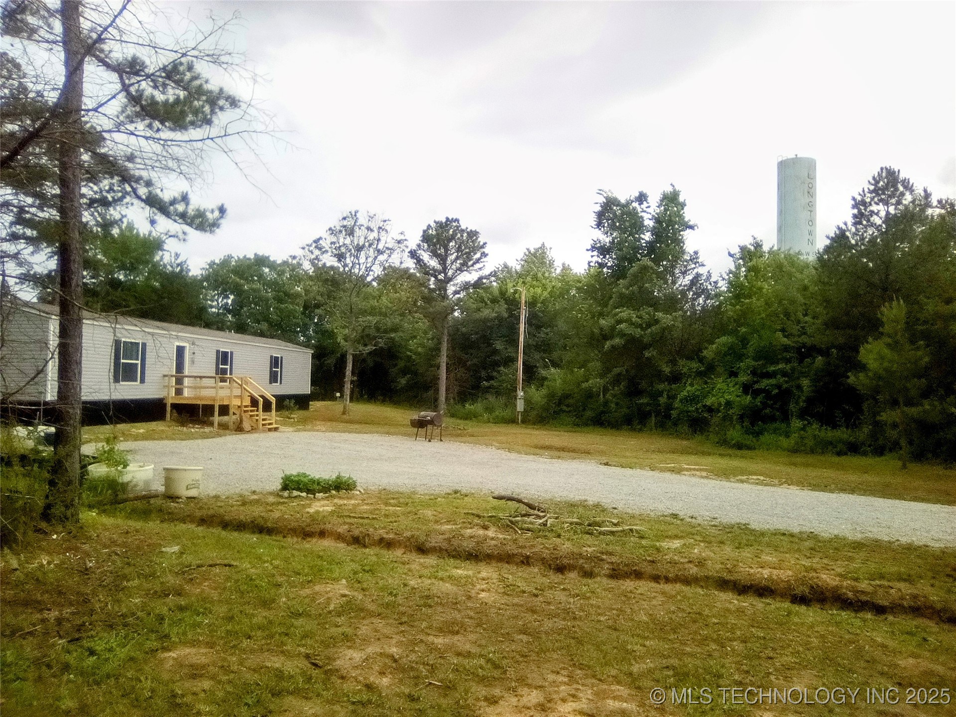 21 County Line Road E Property Photo 3