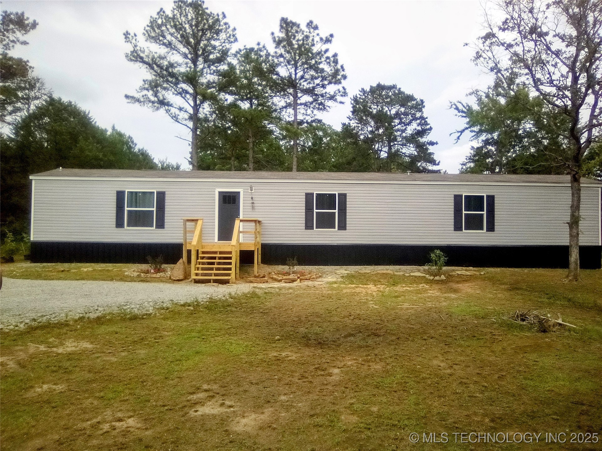 21 County Line Road E Property Photo 4