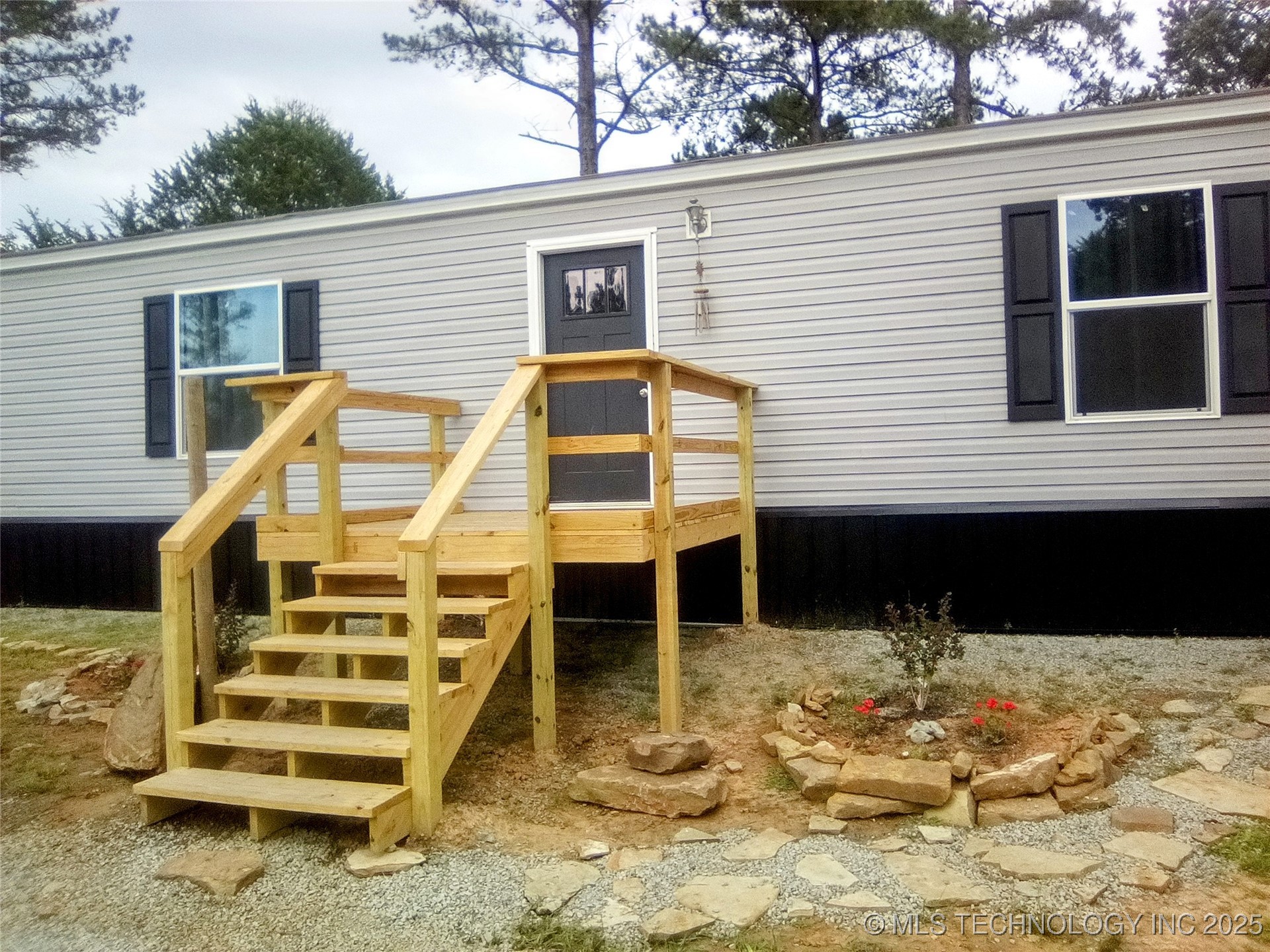 21 County Line Road E Property Photo 5